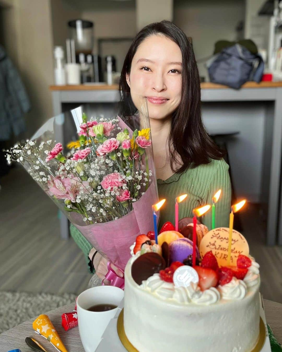 水野瑛のインスタグラム：「. Thanks for all the sweet birthday wishes 💐 たくさんの素敵な愛に見合う大人の女性になります。 27歳も変わらず自分の信念を貫き愛する一年に。」