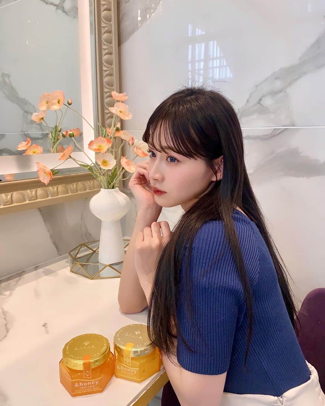 のインスタグラム：「ㅤㅤㅤㅤㅤㅤㅤㅤㅤㅤㅤㅤㅤ ㅤㅤㅤㅤㅤㅤㅤㅤㅤㅤㅤㅤㅤ ㅤㅤㅤㅤㅤㅤㅤㅤㅤㅤㅤㅤㅤ 普段シャンプーで愛用している&honeyさん( @andhoney_japan )からクレンジングが新発売されました🍯 ㅤㅤㅤㅤㅤㅤㅤㅤㅤㅤㅤㅤㅤ ㅤㅤㅤㅤㅤㅤㅤㅤㅤㅤㅤㅤㅤ 写真は『バームモイスト』と『バームクリア』🍊 どちらとも蜂蜜の香りがしてとっても良い香り🤍 ㅤㅤㅤㅤㅤㅤㅤㅤㅤㅤㅤㅤㅤ ㅤㅤㅤㅤㅤㅤㅤㅤㅤㅤㅤㅤㅤ  違いとしては、 ・バームモイスト しっとりうるおいを残したい方 ・バームクリア 皮脂・毛穴汚れをケアしたい方 ㅤㅤㅤㅤㅤㅤㅤㅤㅤㅤㅤㅤㅤ ㅤㅤㅤㅤㅤㅤㅤㅤㅤㅤㅤㅤㅤ ㅤㅤㅤㅤㅤㅤㅤㅤㅤㅤㅤㅤㅤ そしてなんとこの2つは、まつエクOK! 1つで 5役(メイク落とし・角質ケア・洗顔・マッサージ・保湿ケア)担ってくれます👏🏻 ㅤㅤㅤㅤㅤㅤㅤㅤㅤㅤㅤㅤㅤ ㅤㅤㅤㅤㅤㅤㅤㅤㅤㅤㅤㅤㅤ ㅤㅤㅤㅤㅤㅤㅤㅤㅤㅤㅤㅤㅤ 気になった方は是非🐝 ㅤㅤㅤㅤㅤㅤㅤㅤㅤㅤㅤㅤㅤ  #アンドハニー #ハチミツクレンジング #アンドハニーのある生活 #はちみつ美容 #ハニクレ #andhoney #マツエクOK #like4likes #l4l #instagood #pr #instalike」