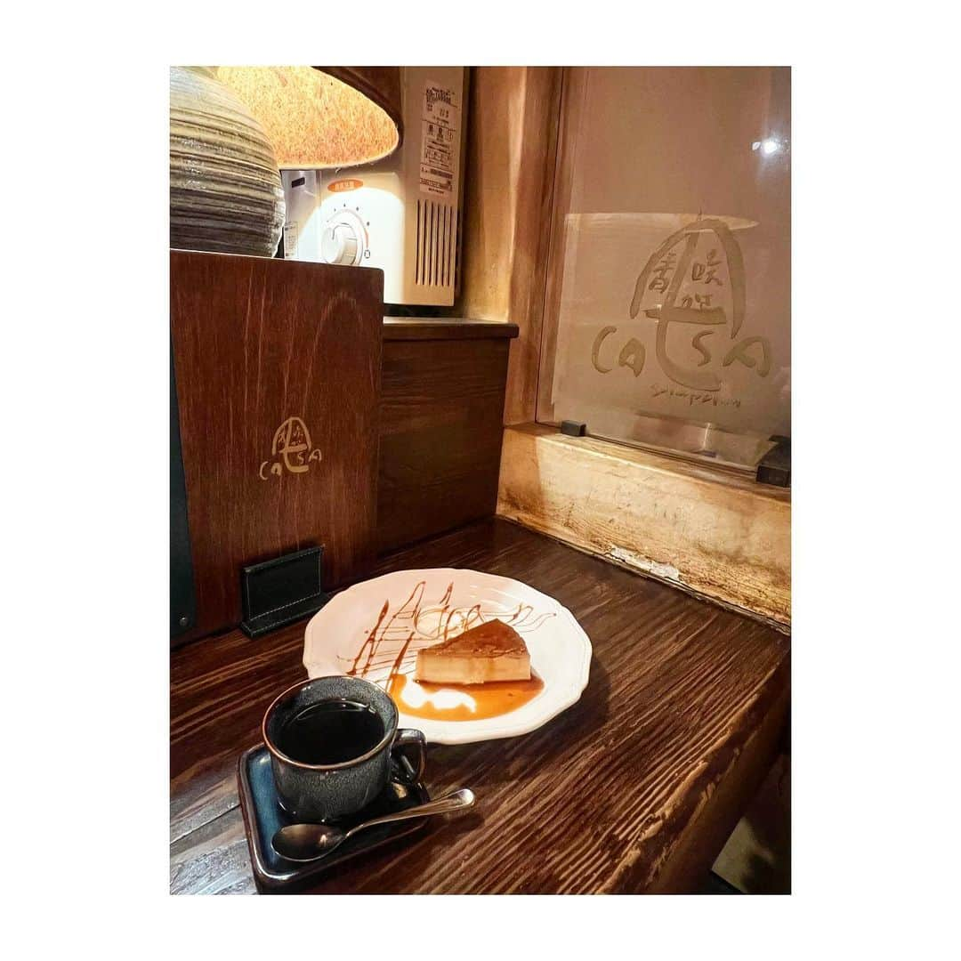 三谷紬さんのインスタグラム写真 - (三谷紬Instagram)「* #純喫茶巡り Part9❤︎☕️ この日は外苑前のお店へ。 安定のブレンドコーヒーとプリン。 ここのプリンもむっちり系でした！ カラメルはかなり苦め。 コーヒーも苦めだったのでちょうど良いのです🥺❤️‍🔥 カウンター席が落ち着く雰囲気でした。 * #喫茶店#純喫茶#喫茶#cafe#coffee#ブレンドコーヒー#ブレンド#コーヒー#プリン#pudding#🍮#硬めプリン#カラメル#カウンター#席#香咲#かさ#kasa#テレビ朝日#アナウンサー#三谷紬」4月16日 20時45分 - mitani_tsumugi