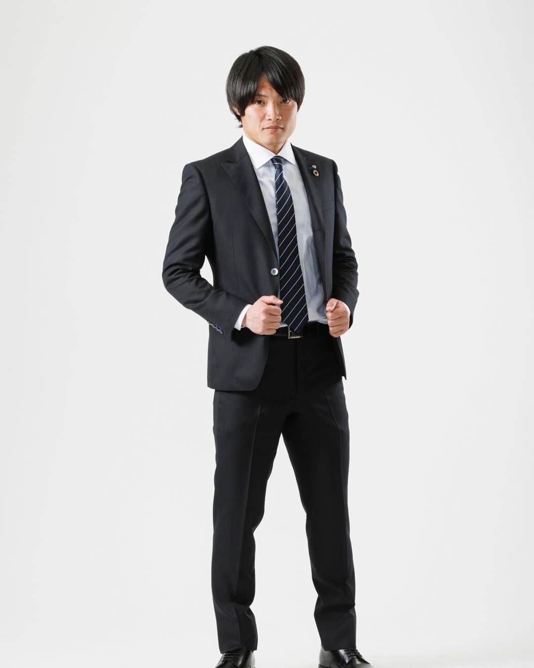 田中達也のインスタグラム：「明日4月17日は#オーダースーツsada スペシャルマッチです！  ご来場お待ちしています🙇‍♂️  #オーダースーツsada  #アビスパ福岡」