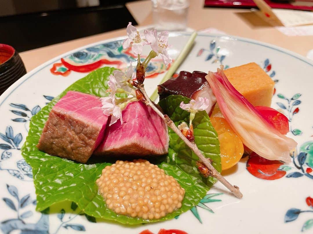 のインスタグラム：「・ ・ 楽しかった🥳💓 美味しかった満足さん🐈💭❤️  #和食 #名古屋 #河豚 #🐡 #日本酒 #冷酒 #🍶」