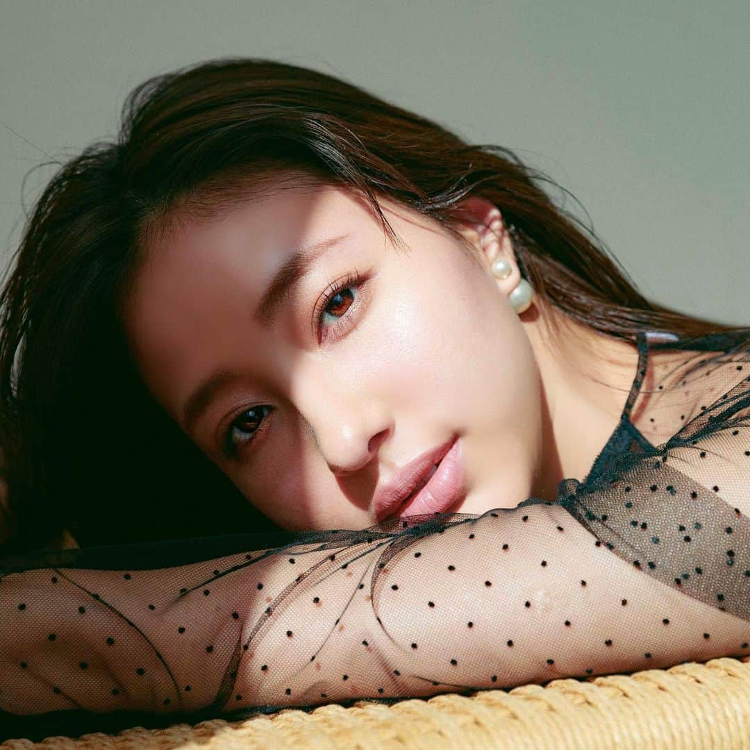 愛甲千笑美のインスタグラム：「目が茶色にみえる」