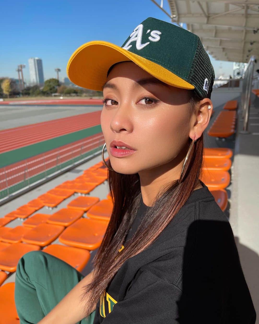 杉村友規のインスタグラム：「@newerajapan 🧢  安定のJE SUIS HEUREUSEチームHair Make🤝」