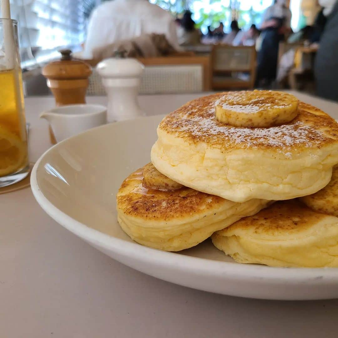 桐嶋りののインスタグラム：「. . たまに無性に食べたくなる Billsのパンケーキ🥞 . これとレモネードが好き🍋💕 . . . ってか Twitterまだ凍結してるので こっちだけ更新していきますっ😌 . .」