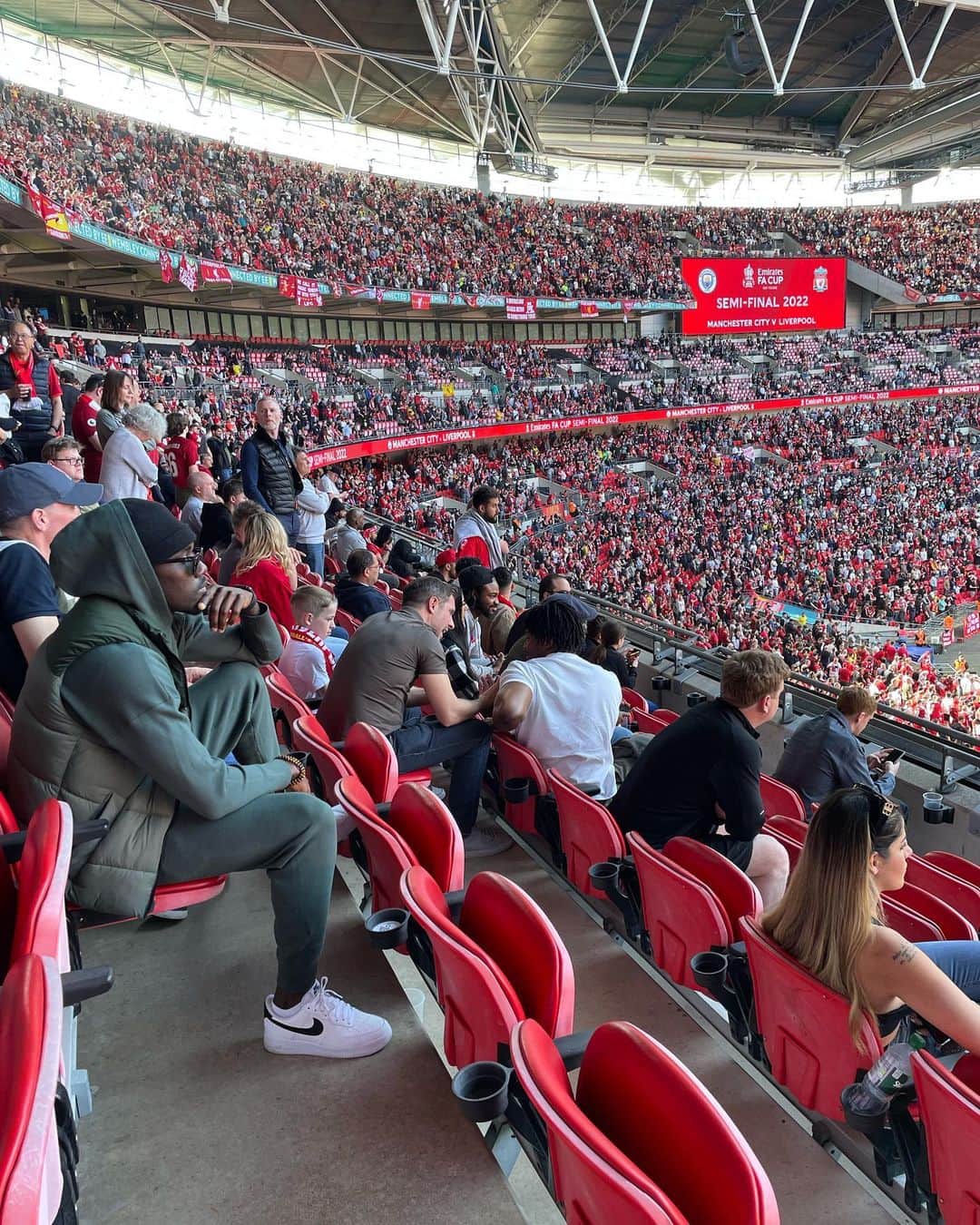 パペ・スアレのインスタグラム：「Well Done Bro @sadiomaneofficiel ⚽️⚽️ 👏🏿」