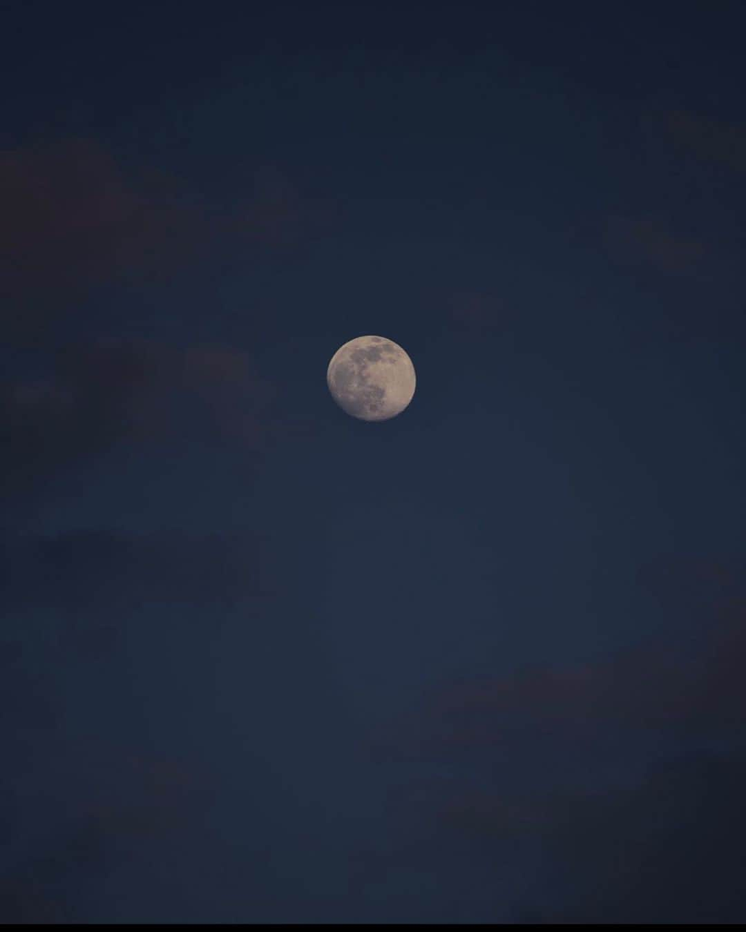 梨花 さんのインスタグラム写真 - (梨花 Instagram)「昨日はピンクムーン満月🌕だったね〜って、 写真は満月じゃないけど🤣」4月17日 6時39分 - rinchan521