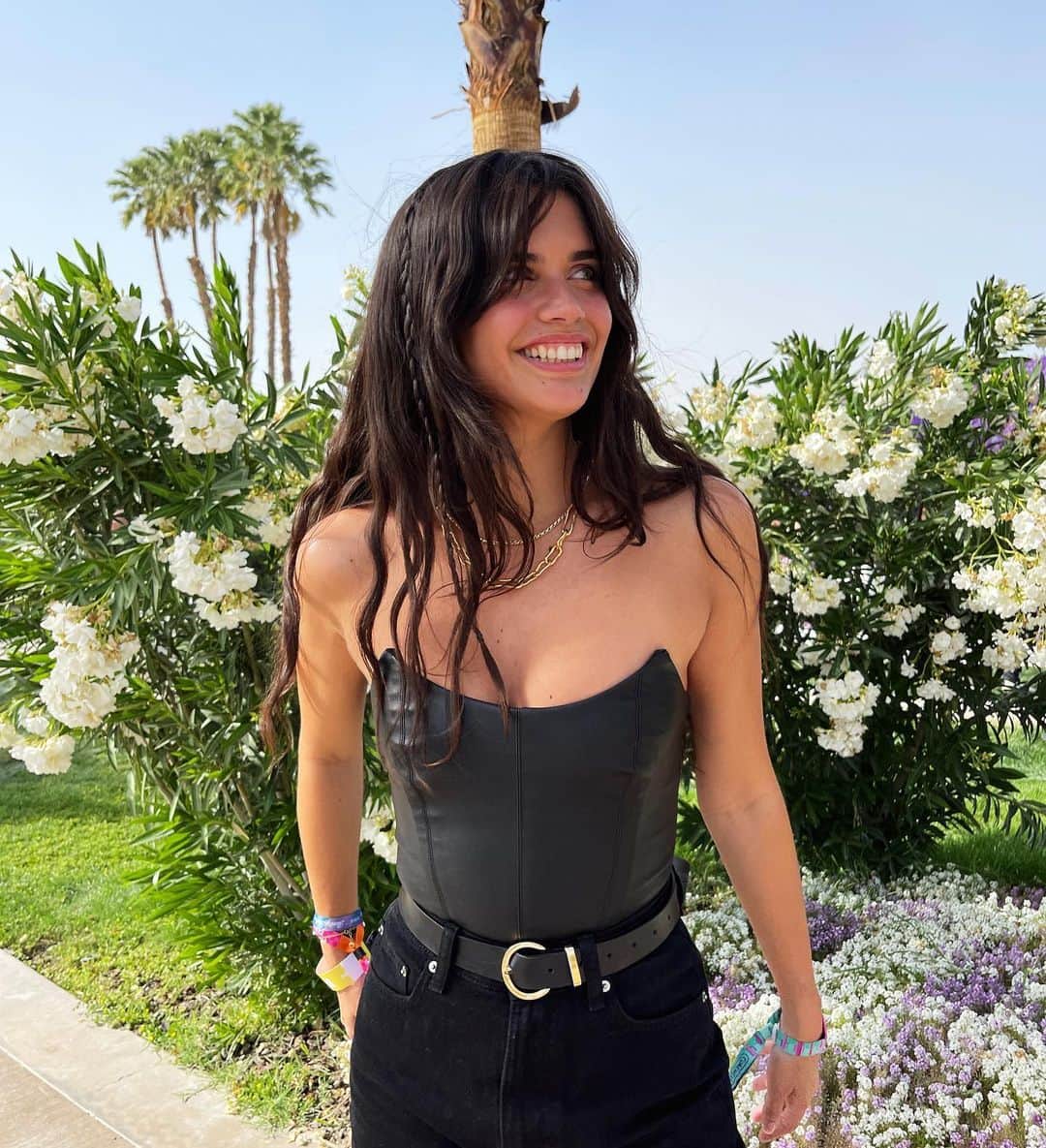 サラ・サンパイオのインスタグラム：「Leather day for @revolve festival! #revolvefestival」