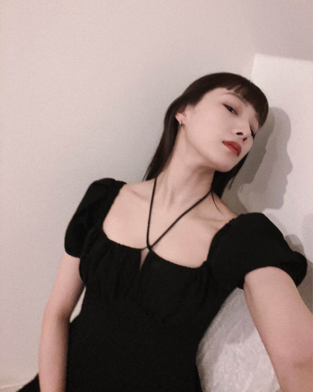 江田友莉亜のインスタグラム：「black dress🖤 @bonitaescarlata_official」