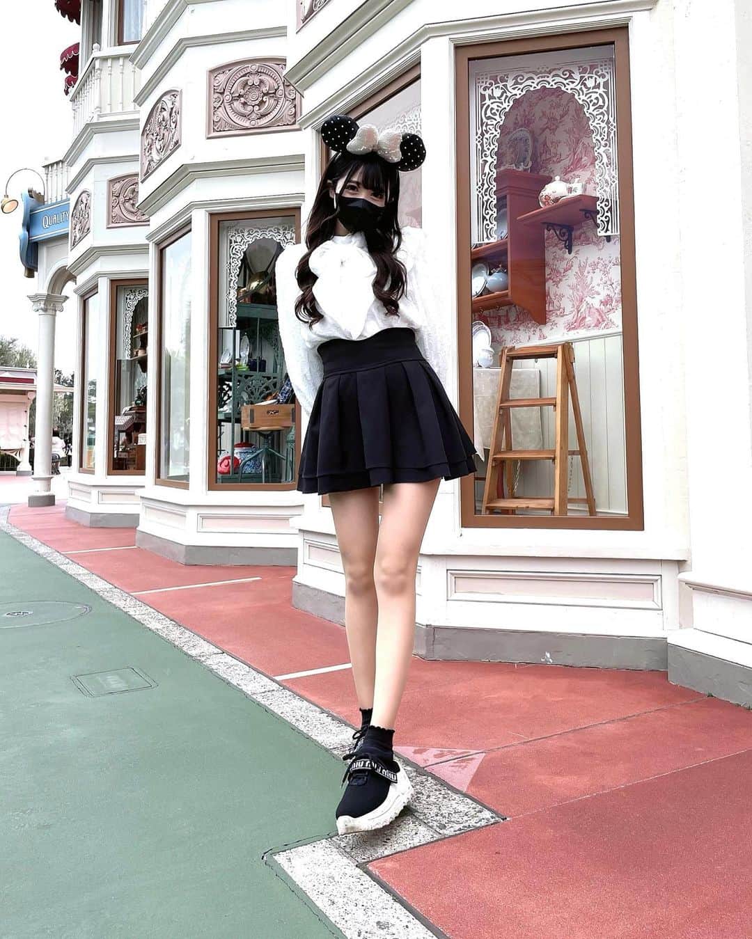 のインスタグラム：「❤︎  ポーズ違い🤫🤫  .」