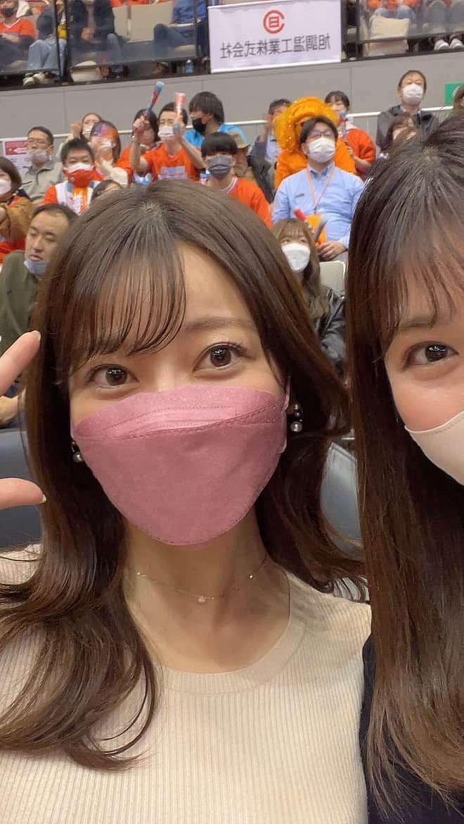 八幡美咲のインスタグラム：「惜しかったですねー！  広島ドラゴンフライズ ホームで行われた川崎戦に 友達と行ってきました😆🌸 美人記者の尋木ちゃんと金丸ちゃん！  広島はカープもサンフレもレジーナもドラフラもたくさんスポーツがあるから、本当に毎週楽しいです🥰  また次の横浜も滋賀もがんばれ〜🏀  #ドラフラ #広島ドラゴンフライズ #スポーツ王国 #広島」