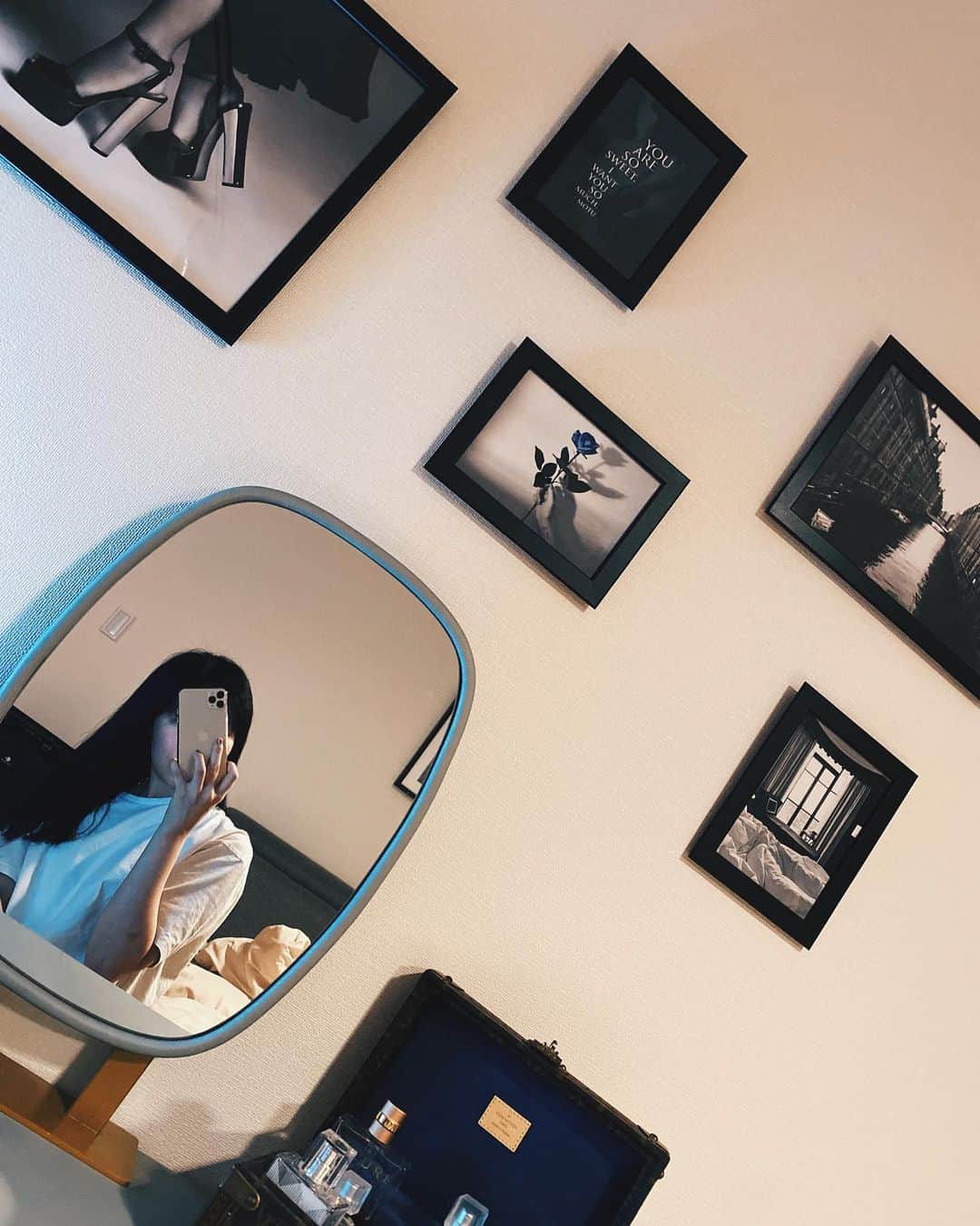 鷲尾伶菜のインスタグラム：「🪞🖤」
