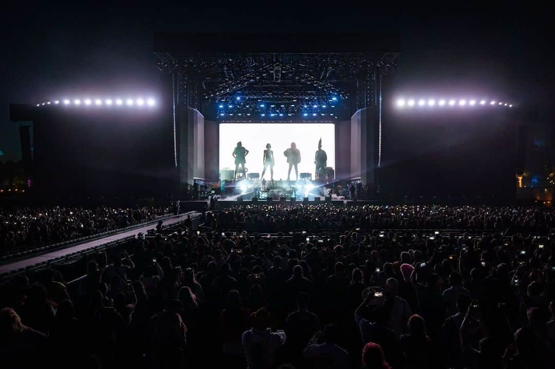 コン・ミンジさんのインスタグラム写真 - (コン・ミンジInstagram)「2NE1♥️ @coachella 🔥🔥🔥🔥🔥」4月17日 16時11分 - _minzy_mz