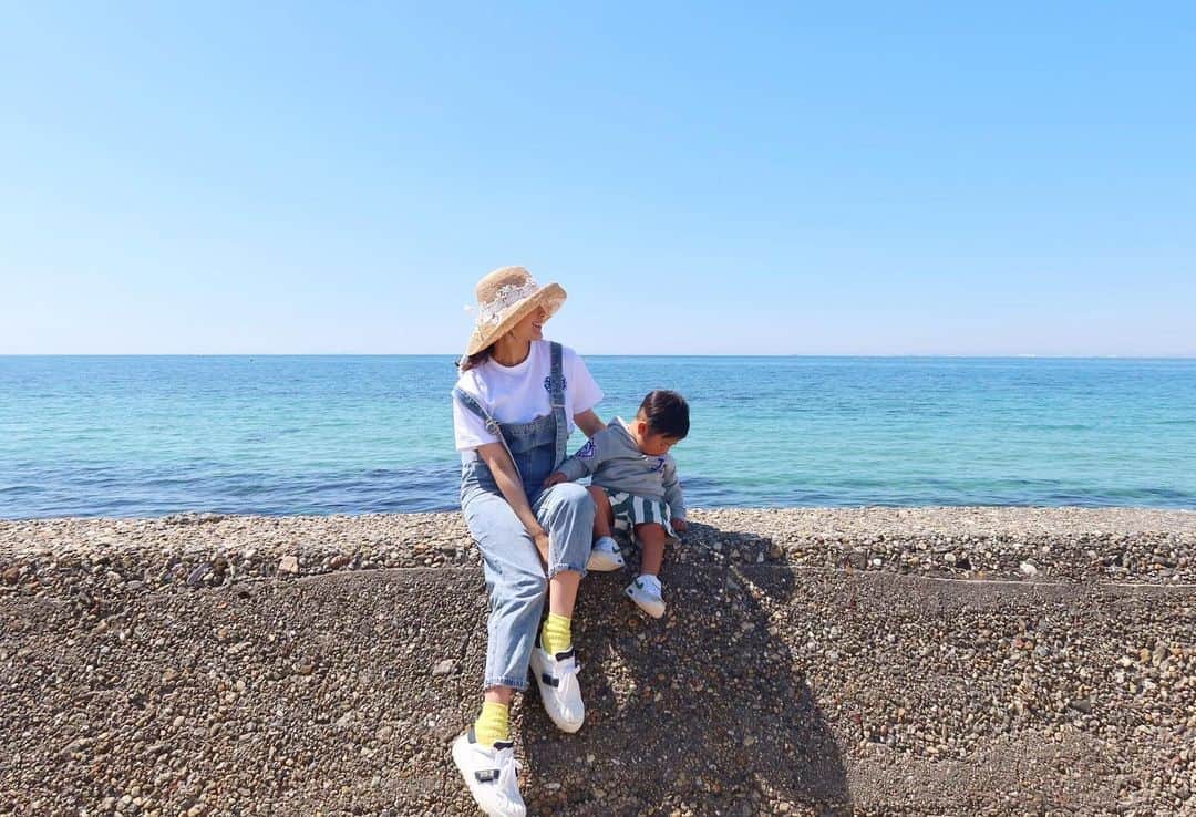 Mai Wakimizuのインスタグラム：「久しぶりに淡路に来てます＼(^o^)／最高のお天気！晴天だけど風が強くて半袖寒かった。笑 お腹の赤ちゃんと3ショット♡ #妊娠7ヶ月#マタニティライフ#1歳8ヶ月#1歳男の子#男の子ママ#淡路島」