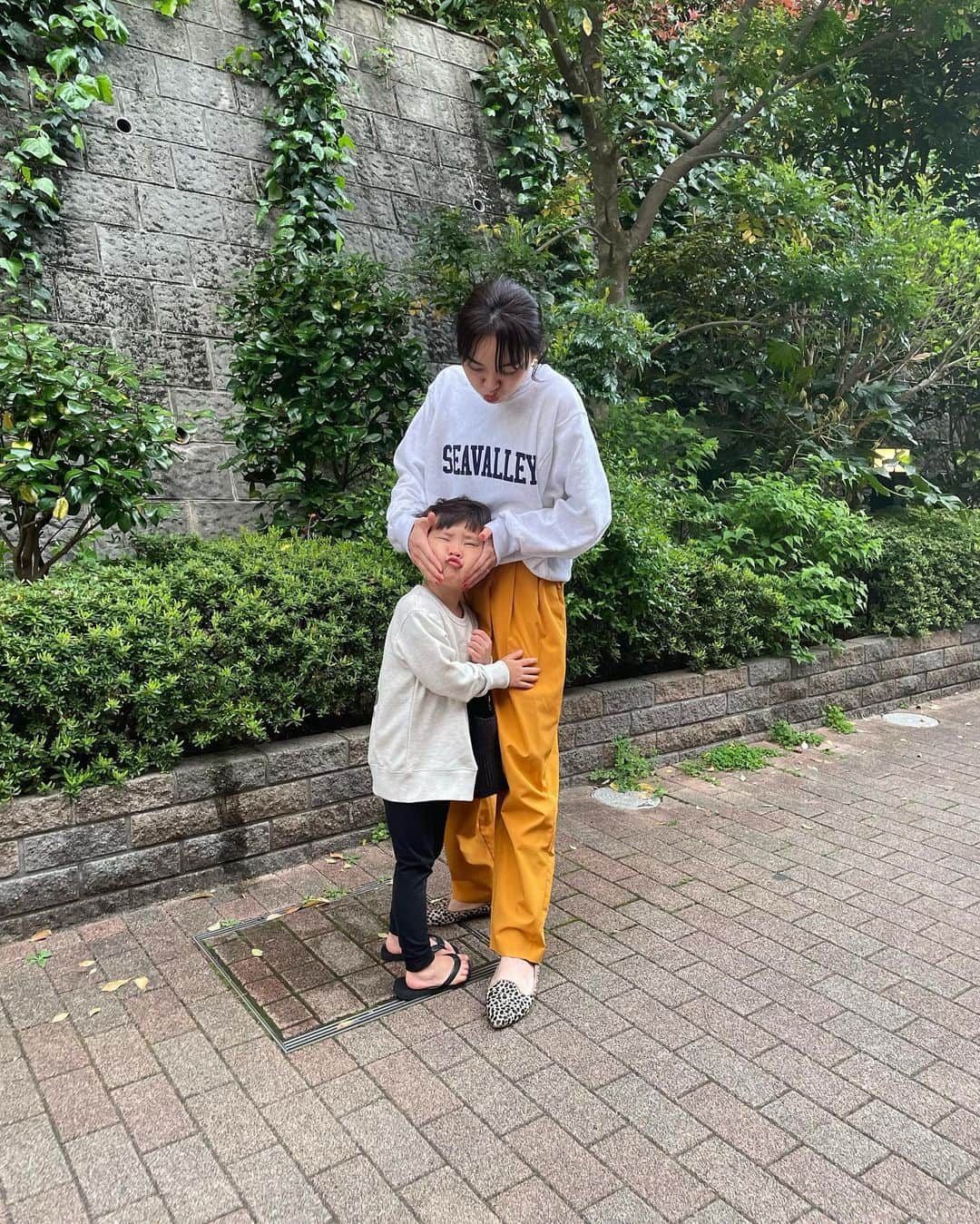 のインスタグラム：「すね次男。 彼にだってすねたい時がある。笑」