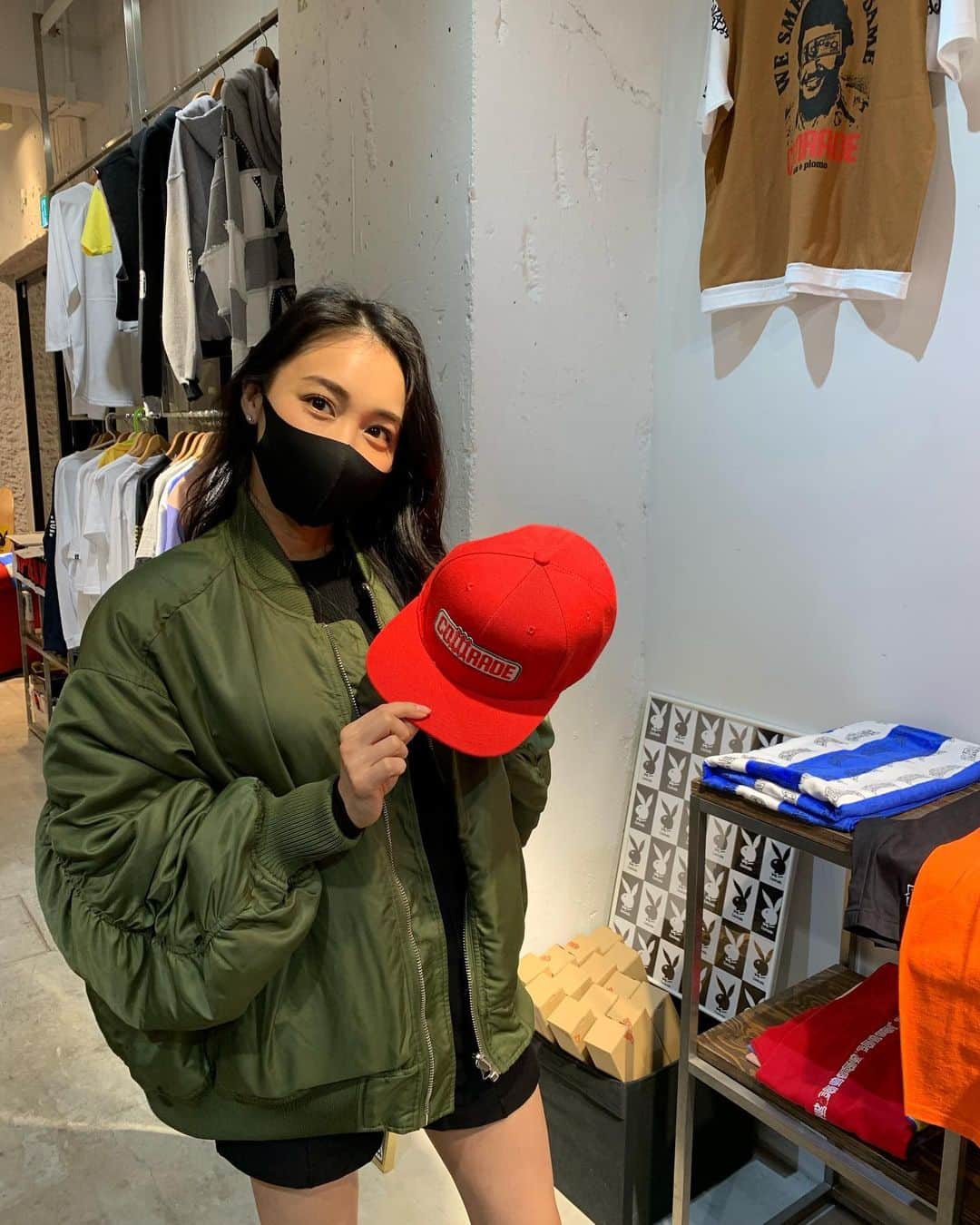 のインスタグラム：「Shopping day 🛍  with my sister  @iam__emi 👯‍♀️  原宿でPop upしてると聞いて駆けつけた!  @comrade.jp  今回も沢山カッコ可愛い洋服を沢山getしたよ👯‍♀️着るのが楽しみ👯‍♀️  #comrade」