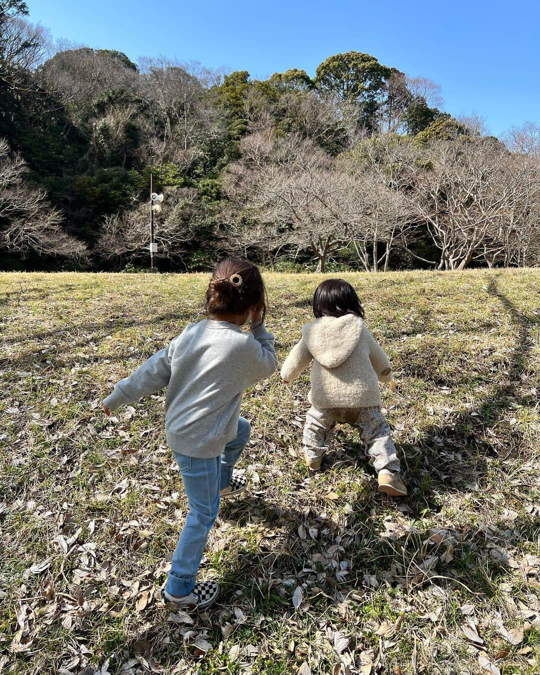 菅谷梨沙子さんのインスタグラム写真 - (菅谷梨沙子Instagram)「春休みの時の🌳 ほぼ毎日のように公園に行ってたなぁ🏃🏻‍♀️  何だかんだもうすぐゴールデンウィーク。 また何して過ごそうかな〜が課題… 近場でホテルステイもいいなぁ。  #休日の過ごし方」4月17日 17時57分 - risako_sugaya