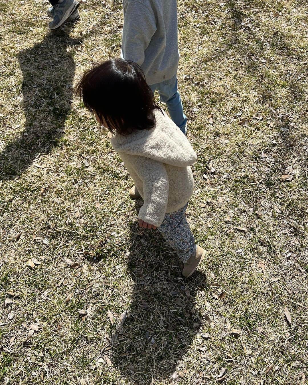 菅谷梨沙子さんのインスタグラム写真 - (菅谷梨沙子Instagram)「春休みの時の🌳 ほぼ毎日のように公園に行ってたなぁ🏃🏻‍♀️  何だかんだもうすぐゴールデンウィーク。 また何して過ごそうかな〜が課題… 近場でホテルステイもいいなぁ。  #休日の過ごし方」4月17日 17時57分 - risako_sugaya