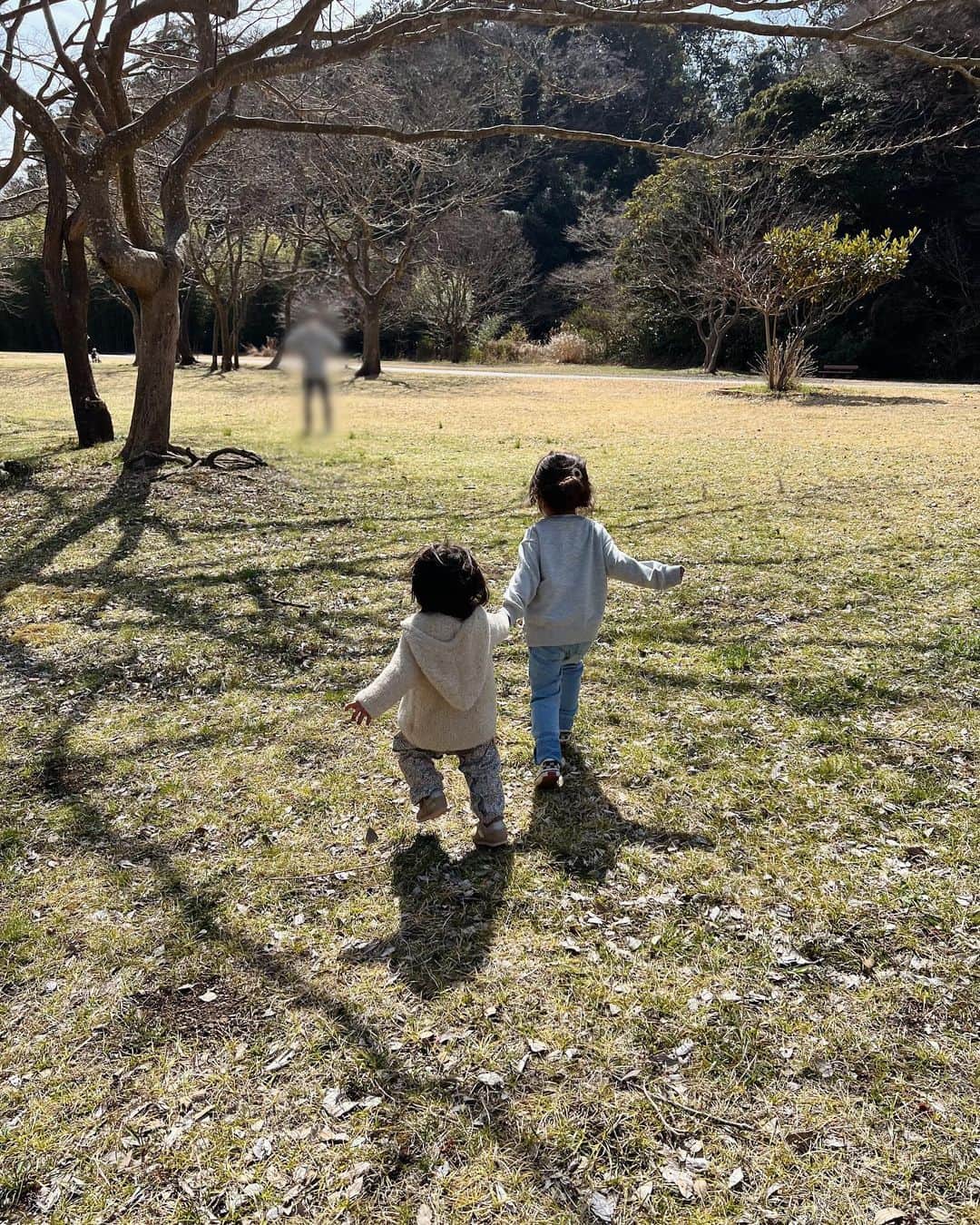 菅谷梨沙子さんのインスタグラム写真 - (菅谷梨沙子Instagram)「春休みの時の🌳 ほぼ毎日のように公園に行ってたなぁ🏃🏻‍♀️  何だかんだもうすぐゴールデンウィーク。 また何して過ごそうかな〜が課題… 近場でホテルステイもいいなぁ。  #休日の過ごし方」4月17日 17時57分 - risako_sugaya