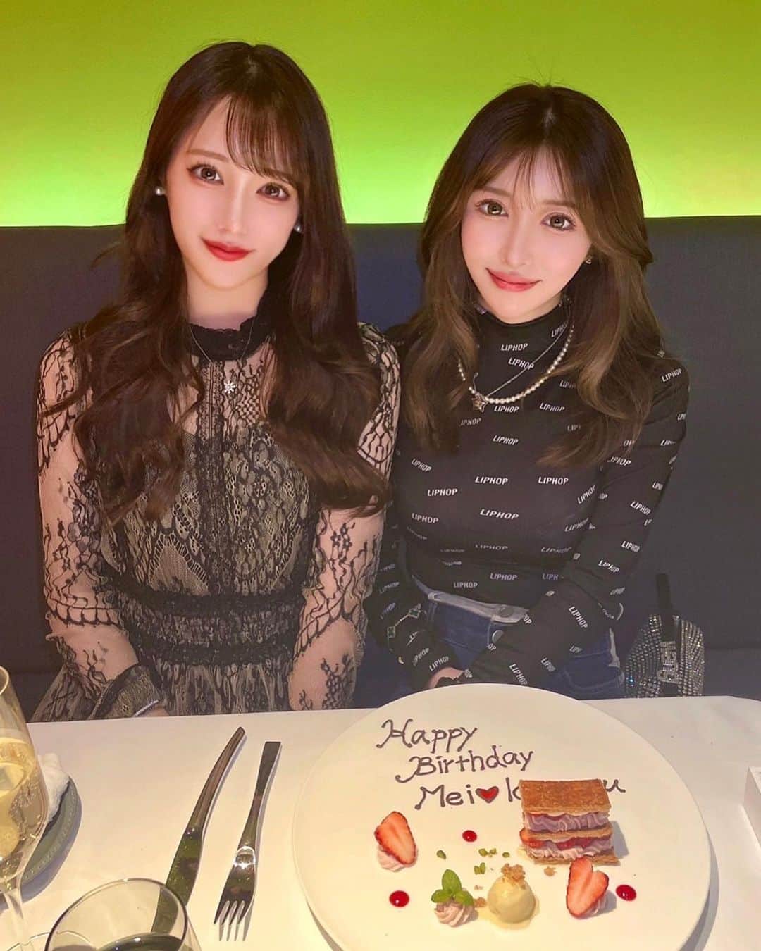 藤咲めいのインスタグラム：「ちーちゃんがまさかの誕生日祝いしてくれた🥺🎂💖 そして素敵なお手紙付きのプレゼントまで😭🌈 誕生日先月だったのにありがとう嬉ちい🥲💞 ちーちゃん会うたび美しさが増してく🥀✨  このお店お料理可愛かった😚🫶🏻 . . #お誕生日 #お祝いありがとう #valentinobeauty #フレンチ」