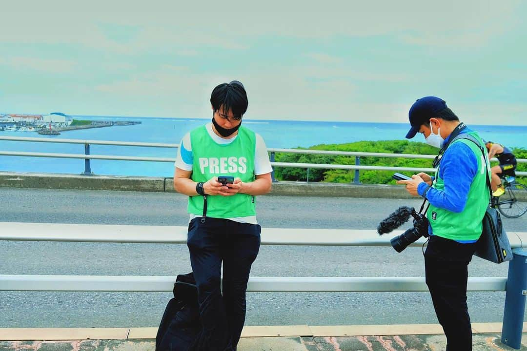 鈴木雅仁のインスタグラム：「石垣島トライアスロン開催！ PRESSで写真撮影＋空気感を感じること。 スポーツの緊張感や達成感は、本当に素晴らしいし心地いいです。  @earth_triathlon   #トライアスロンやれと言われている #石垣島 #石垣島トライアスロン #ISHIGAKI #ishigakiisland #石垣島トライアスロン2022 #アーストライアスロン  #インドアドライブ」