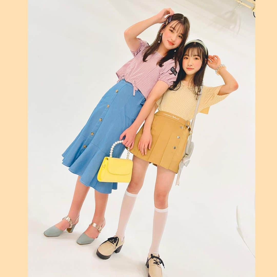 ニコ☆プチのインスタグラム：「🌙🌼✨💛  3連続大人っぽオフショ🥰📸✌️ 発売中の4月号では 「大人っぽファッション勉強会」企画もあるよ~~❕❕ まだ読んでないって子はぜひチェックしてみてね✊🏻💫  #浦田聖愛  #武藤新奈 #わかってるようで知らない #大人っぽ #を解説中🙌🏻✨」