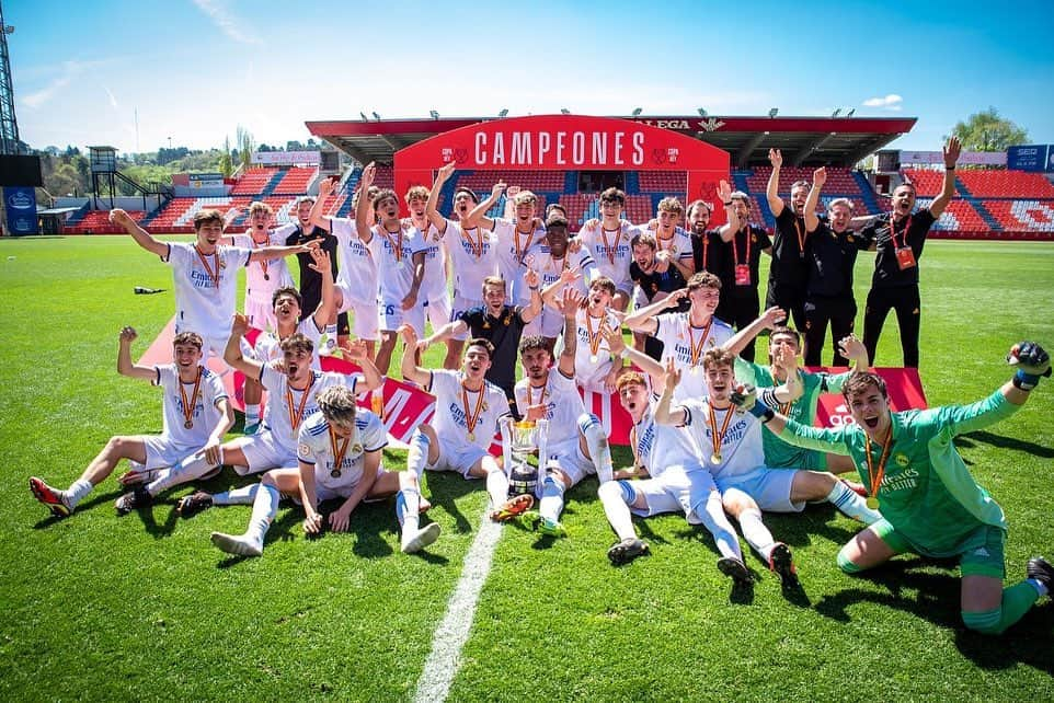 中井卓大（ピピ）さんのインスタグラム写真 - (中井卓大（ピピ）Instagram)「CAMPEONES DE ESPAÑA 🏆🇪🇸 Todo trabajo tiene su recompensa 🤍 ¡¡HALA MADRID!!   @realmadridacademy  #copadelrey」4月17日 19時01分 - pipirm22