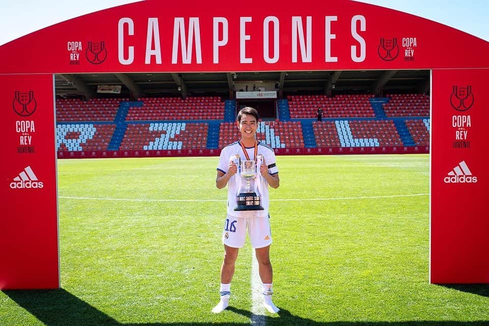 中井卓大（ピピ）のインスタグラム：「CAMPEONES DE ESPAÑA 🏆🇪🇸 Todo trabajo tiene su recompensa 🤍 ¡¡HALA MADRID!!   @realmadridacademy  #copadelrey」