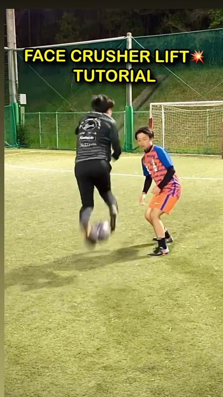 小山英機のインスタグラム：「LEARN THIS SKILL⚽️🔥 @monkoya13  #footballskills #soccerskills #soccer #fútbol #偽REGATEドリブル塾 #サッカー #フットサル」