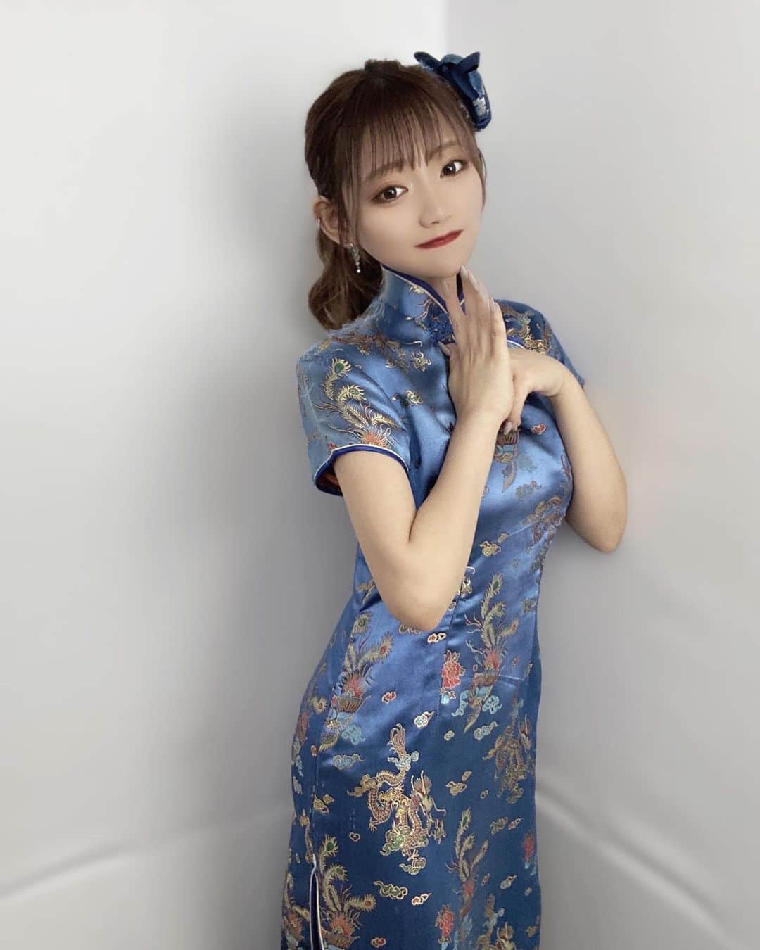のインスタグラム：「チャイナドレス可愛いかった🤍🤍🤍  今回も湘南美容クリニック池袋東口院で 医療脱毛をお願いしました☁️𓈒 𓂂𓏸  赤尾先生いつもありがとうございます👟´-  【 @sbc_akao 】  #湘南美容クリニック #美容 #美白 #美意識 #美容整形 #美容垢 #整形 #美容好きな人と繋がりたい #クイックコスメティークダブルneo #クイックコスメティークダブル #二重整形 #埋没法」
