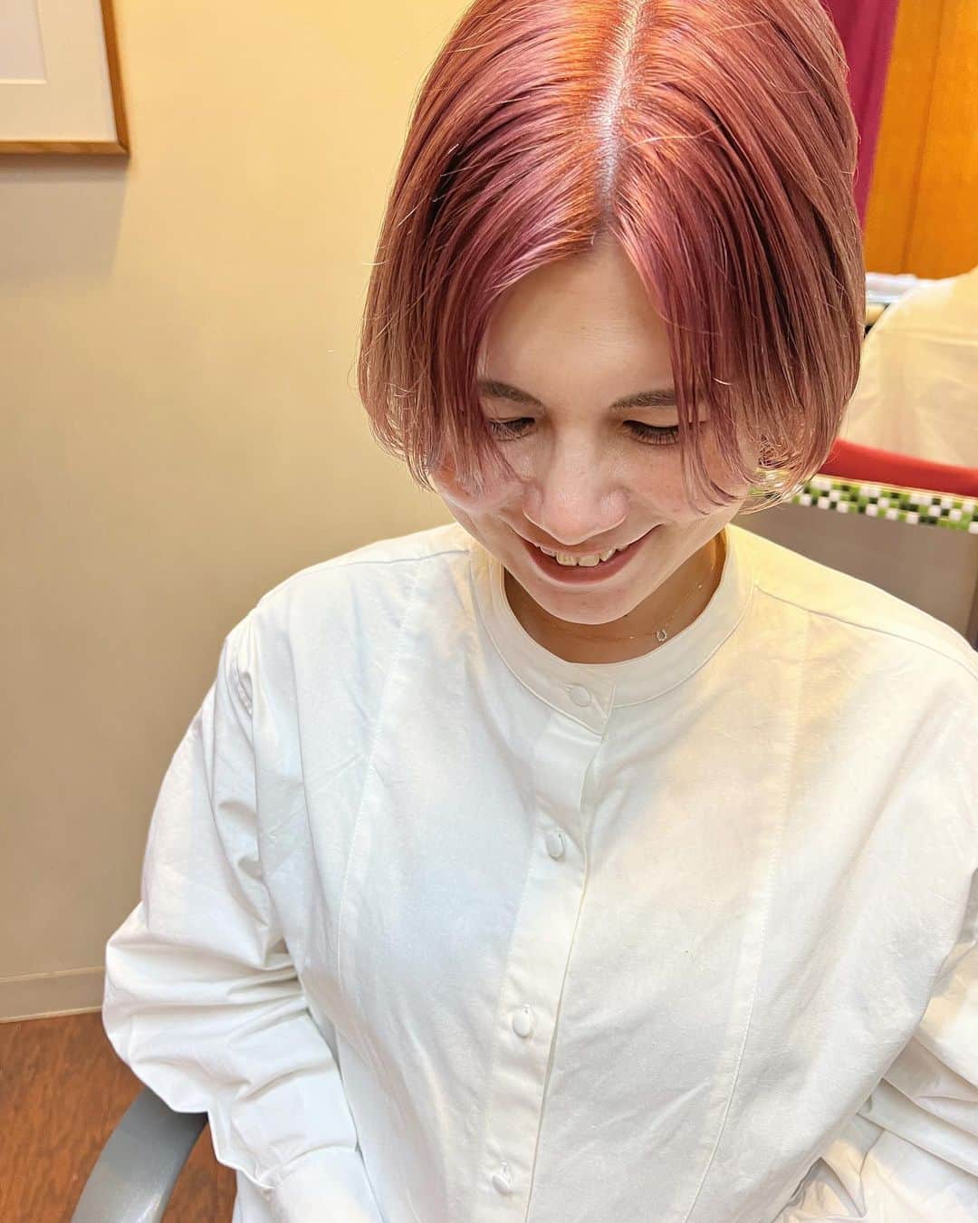 YU-U（工藤由布）のインスタグラム：「🍑🍑🍑 前髪伸びてきたね🫧ハイトーンpinkかわゆ🥺 ・・・ #uアレンジ #ハイトーンカラー」