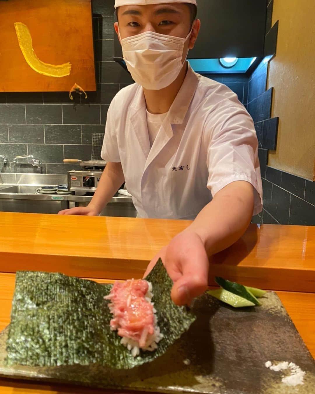 相内誠さんのインスタグラム写真 - (相内誠Instagram)「最高に美味しかった🍣  有難うございました🙇‍♂️✨  #福岡#天寿し#日本一#写真撮るセンスが感じられない」4月17日 20時14分 - aiuchimakoto