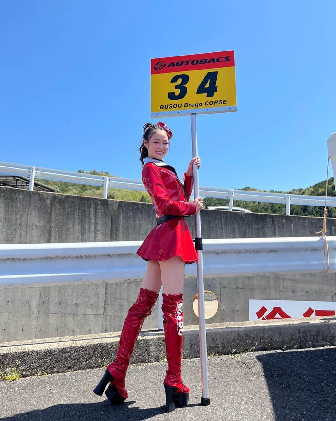 橘香恋のインスタグラム：「おはようございます🥰 ⁡ 前回の投稿に イイネとコメントありがとうございます💗  今週も一緒に頑張りましょうっ✊🏻✨ ⁡ ⁡SUPER GT Rd.1 岡山国際サーキット ⁡お疲れ様でした💭 ⁡ ⁡18番手スタートの34号車は 徐々に順位を上げていき 11位でフィニッシュしました✨  皆様と一緒に応援できて嬉しかったです🎀 ありがとうございました💗  次戦もよろしくお願いいたします🫡 ⁡ ⁡ ⁡ ⁡ ⁡ ⁡ ⁡ ⁡ ⁡ ⁡ ⁡ ⁡ ⁡ ⁡ ⁡ ⁡ ⁡」