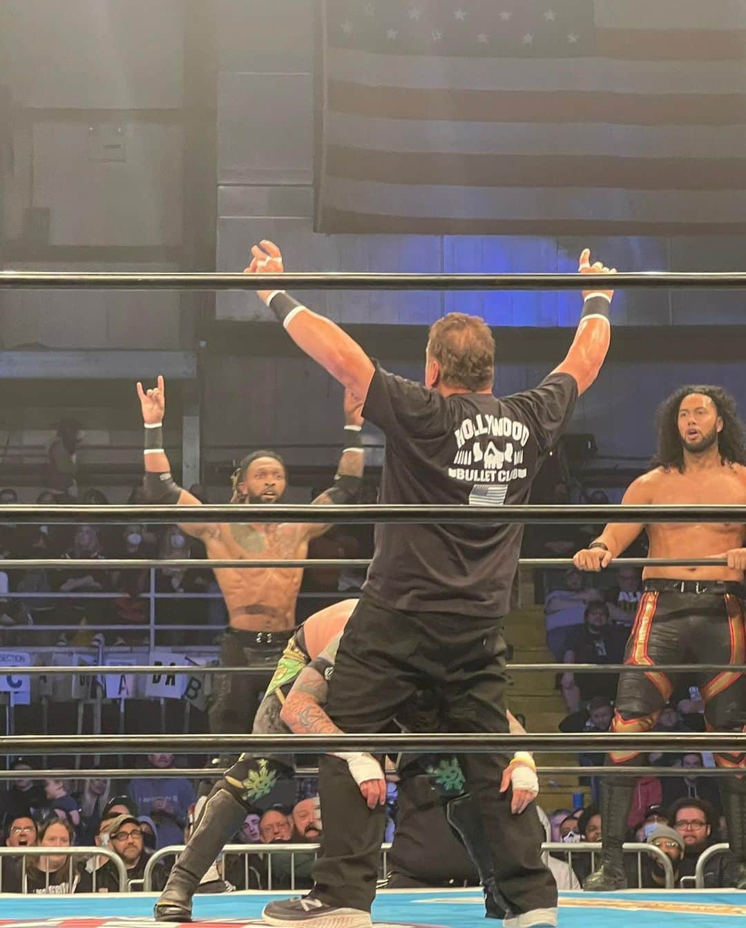 スコット・ノートンさんのインスタグラム写真 - (スコット・ノートンInstagram)「Thank you #bulletclub! It felt great to be back in the ring especially with #goodbrothers @machinegunka @the_biglg along with #aces @hiku_leo @dashingchrisbey @jaywhitenz #4life #toosweet #njpw #njpwworld #scottnorton #overthetop」4月18日 6時20分 - scottflashnorton