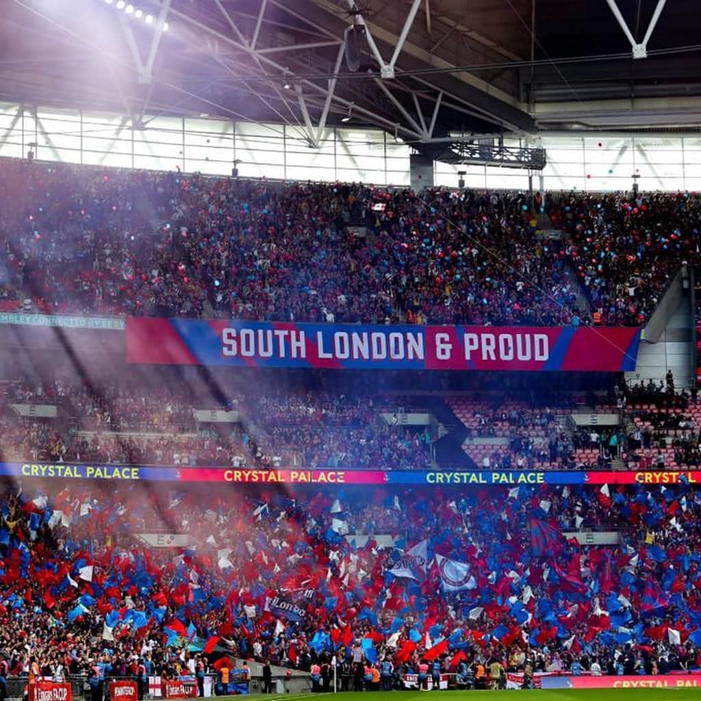 パトリック・ヴィエラのインスタグラム：「I have to pay tribute to our fans today, you were absolutely magnificent. We all said in the dressing room that if any set of fans deserved to get to the Final, it’s you. But it wasn’t to be this time. I am really proud of the journey that the team has made in the FA Cup this season and you have been with us all the way.  We now have 7 games to play and we will make sure we give it our all in every game to finish the season as strongly as we can.  Thank you Palace fans ❤️💙」
