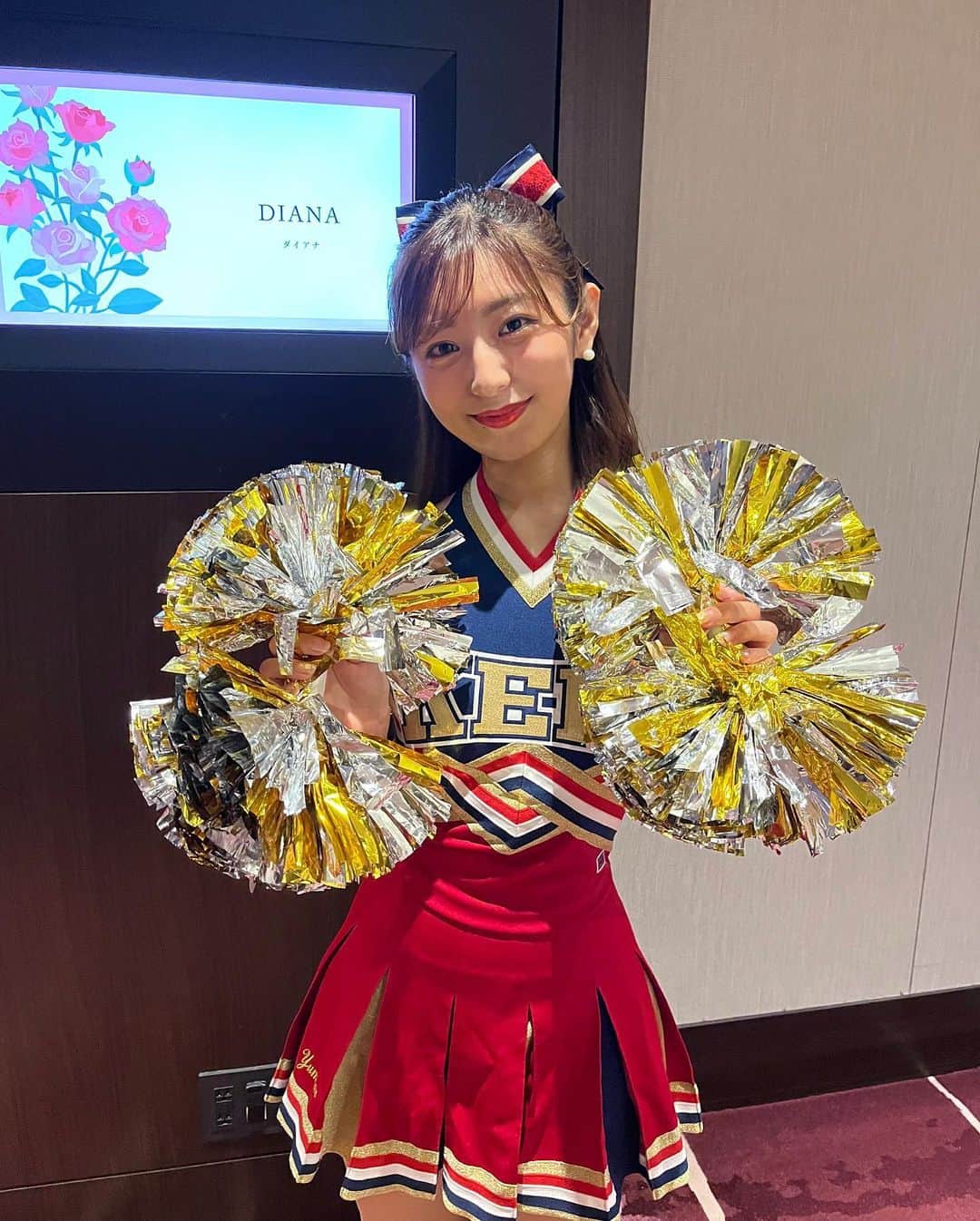 のインスタグラム：「💝 . きょうは大学部活同期の結婚式👰‍♀️🤵 いつも険しい顔ばかりしていた同期が きょうはとっても朗らかで 優しく幸せな顔をしていて こっちまで幸せな気分になりました😌🍀 . 余興で4年ぶりにチア着を着て 踊りました🎀 みんなキレが無くなってた🤣🤣 . あすの #熱血バスケ は Wリーグファイナルについてお伝えします🏀 トヨタ自動車の皆さん、優勝おめでとうございます🏅 . #結婚式 #余興 #チア #応援歌ステージ #応援歌メドレー #応援団 #應援指導部 #東京會舘 #wedding #uniform #cheer」