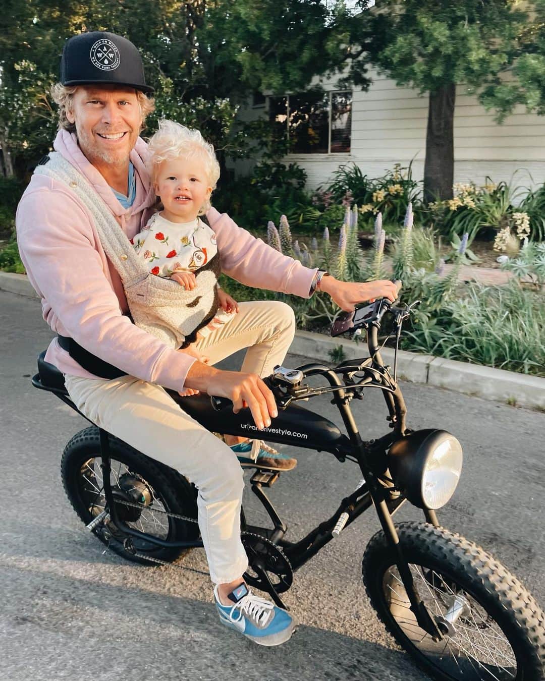 エリック・クリスチャン・オルセンのインスタグラム：「Happy Easter from this little nugget of joy!」