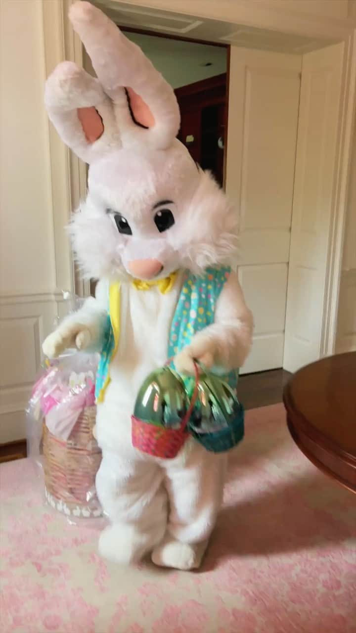 マライア・キャリーのインスタグラム：「Happy Easter!!! 🐰💕」
