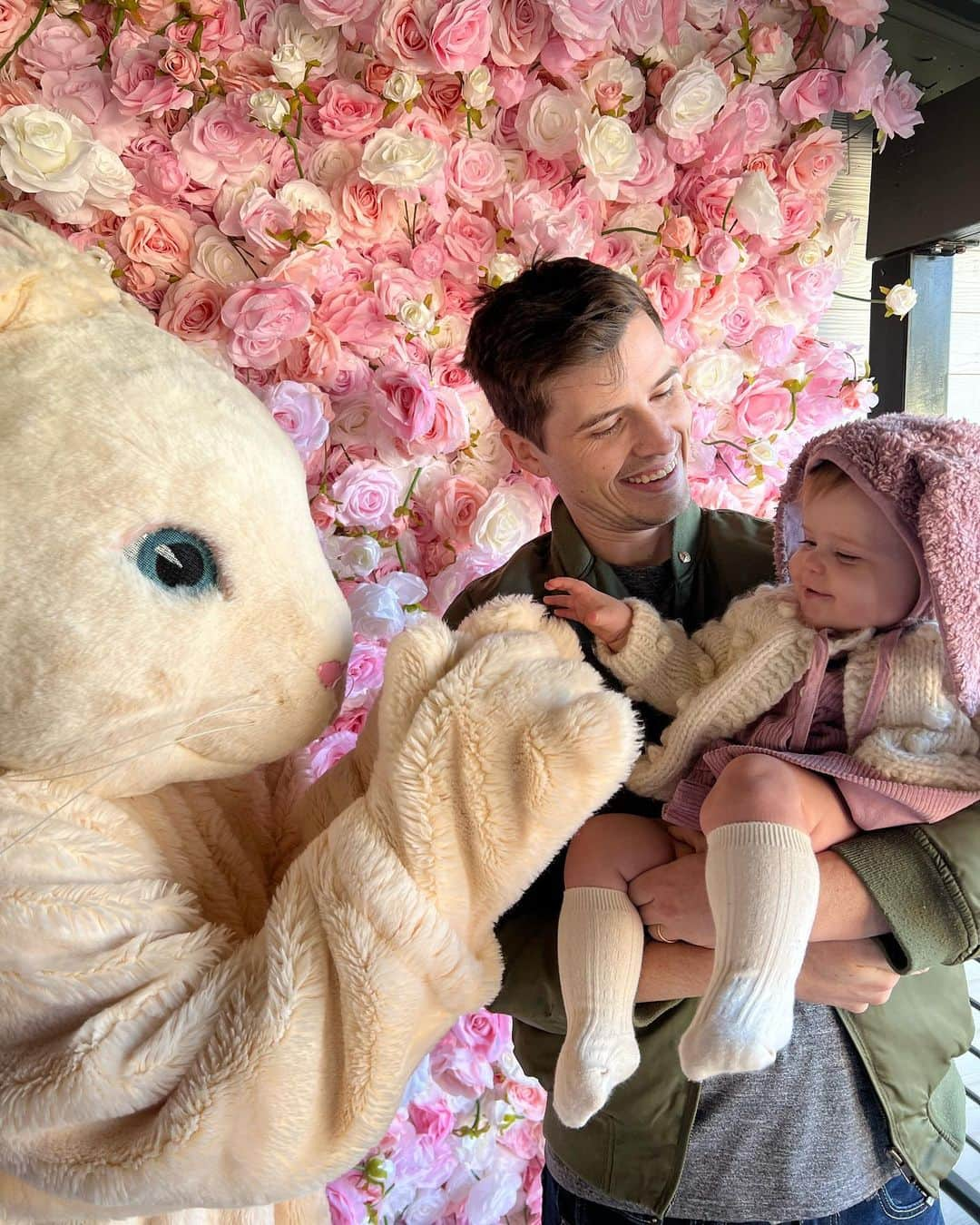 Breonne Rittingerさんのインスタグラム写真 - (Breonne RittingerInstagram)「Briars First Easter! 🐰 I think this might be her favorite holiday! She LOVED the Easter Bunny and enjoyed Easter egg hunting more than I thought she would! Love watching her experience these things for the first time! #briar #easter #bunny #11monthsold #easterbasket #easteregghunt #thebunnyhive」4月18日 2時26分 - breonnecowan