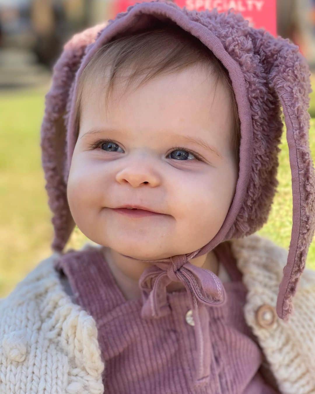 Breonne Rittingerのインスタグラム：「Briars First Easter! 🐰 I think this might be her favorite holiday! She LOVED the Easter Bunny and enjoyed Easter egg hunting more than I thought she would! Love watching her experience these things for the first time! #briar #easter #bunny #11monthsold #easterbasket #easteregghunt #thebunnyhive」