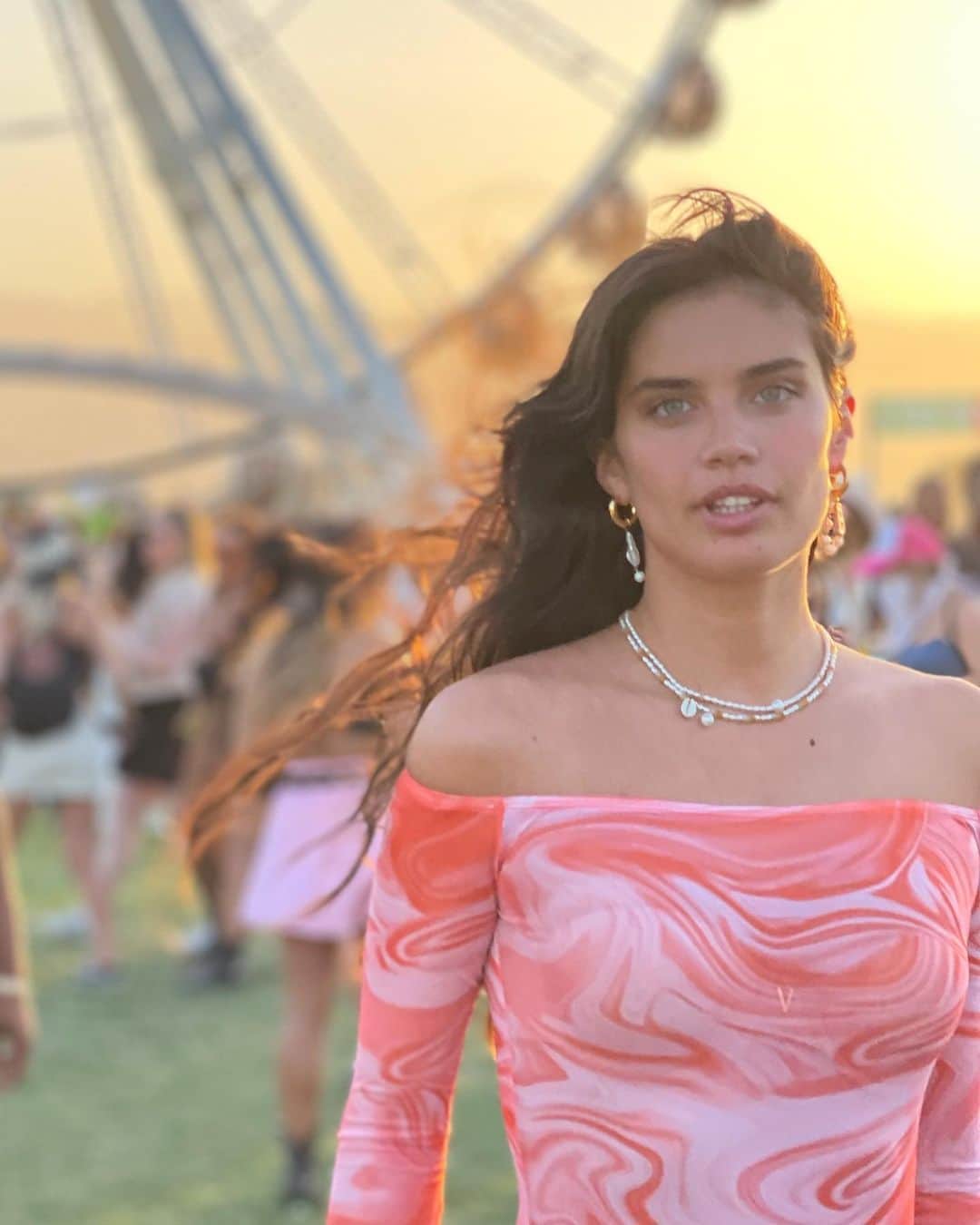 サラ・サンパイオのインスタグラム：「Day 2 for Billie @revolve #revolvefestival」