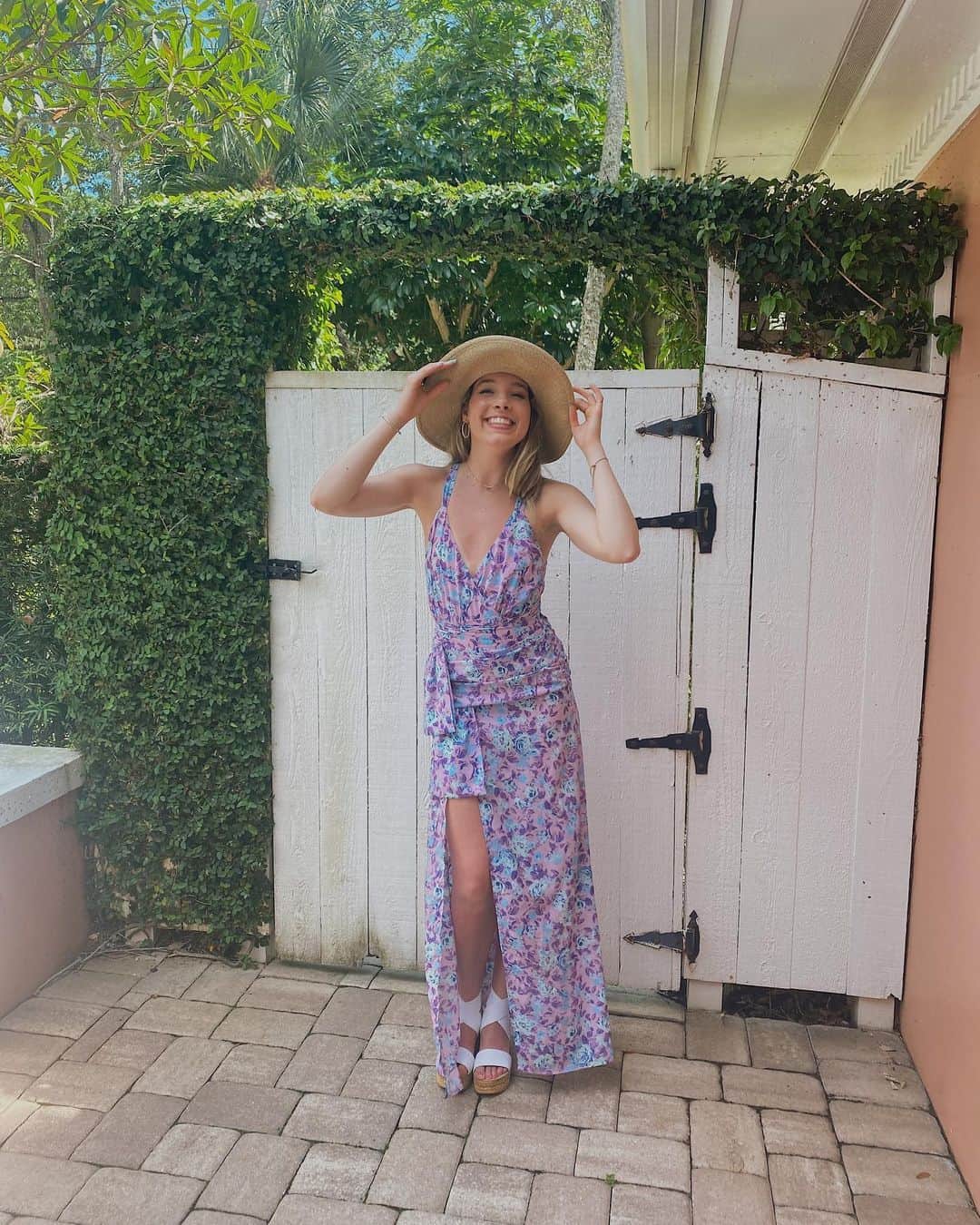 ロレイン・マクナマラさんのインスタグラム写真 - (ロレイン・マクナマラInstagram)「Florals? For spring? Groundbreaking.」4月18日 4時51分 - lorrainekmac