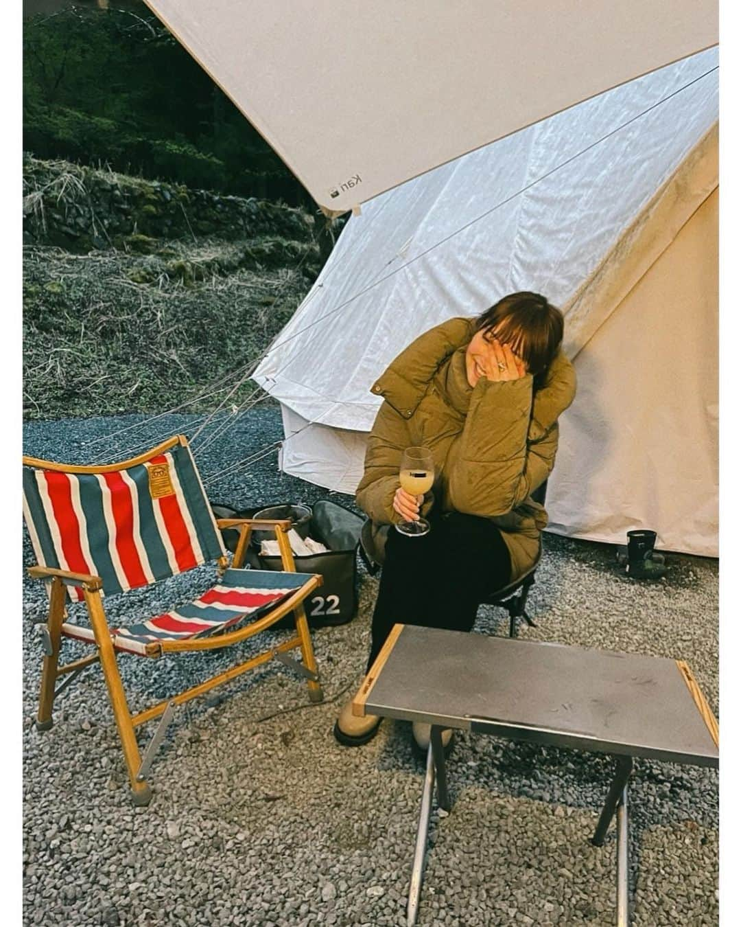 佐々木希さんのインスタグラム写真 - (佐々木希Instagram)「キャンプ1日目🏕 自然の美味しい空気と共にお家から色々食材を持っていき、ご飯。 友人が調理してくれる料理が本当に美味しくて、味付けも自分の味と違うので勉強になる✨ そして焚き火に癒される。。  #山梨県」4月18日 15時34分 - nozomisasaki_official