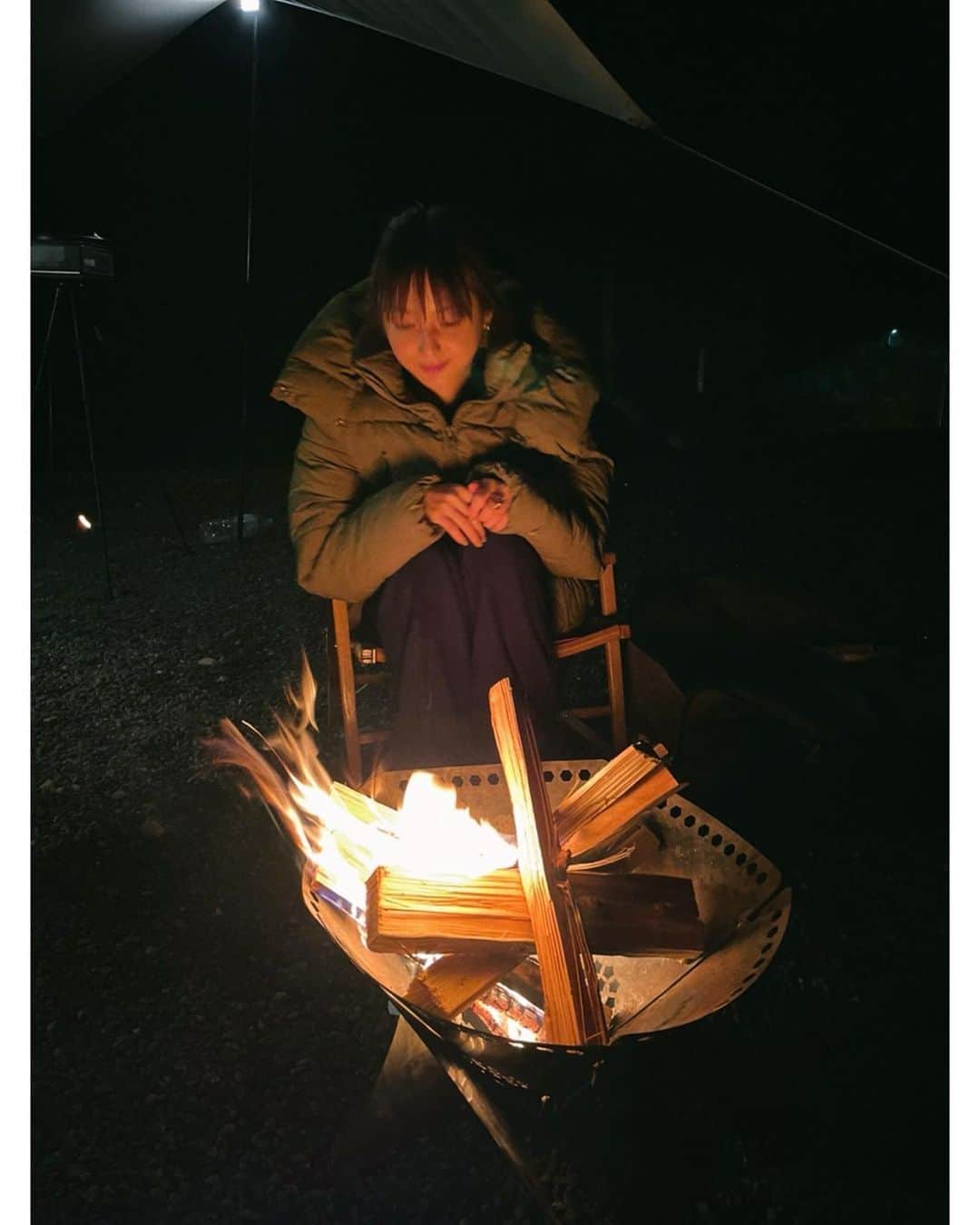 佐々木希さんのインスタグラム写真 - (佐々木希Instagram)「キャンプ1日目🏕 自然の美味しい空気と共にお家から色々食材を持っていき、ご飯。 友人が調理してくれる料理が本当に美味しくて、味付けも自分の味と違うので勉強になる✨ そして焚き火に癒される。。  #山梨県」4月18日 15時34分 - nozomisasaki_official