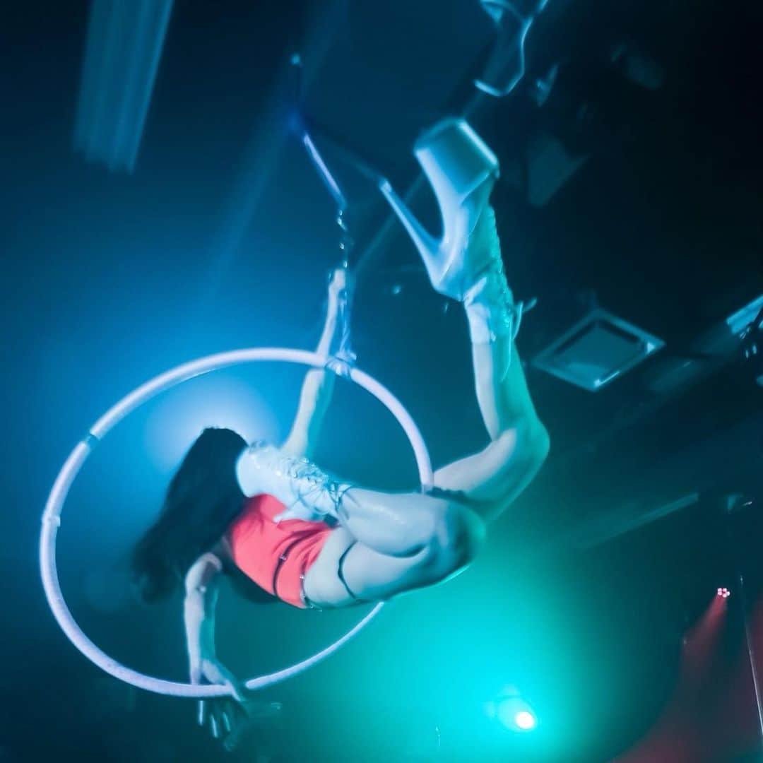 KAORIのインスタグラム：「ありがとうございました😍🥰  @hiyamaya0325  🧚‍♀️イベント show club 桧山屋🧚‍♀️  📸 @boss.aurouge   #aerialring #aerialist」