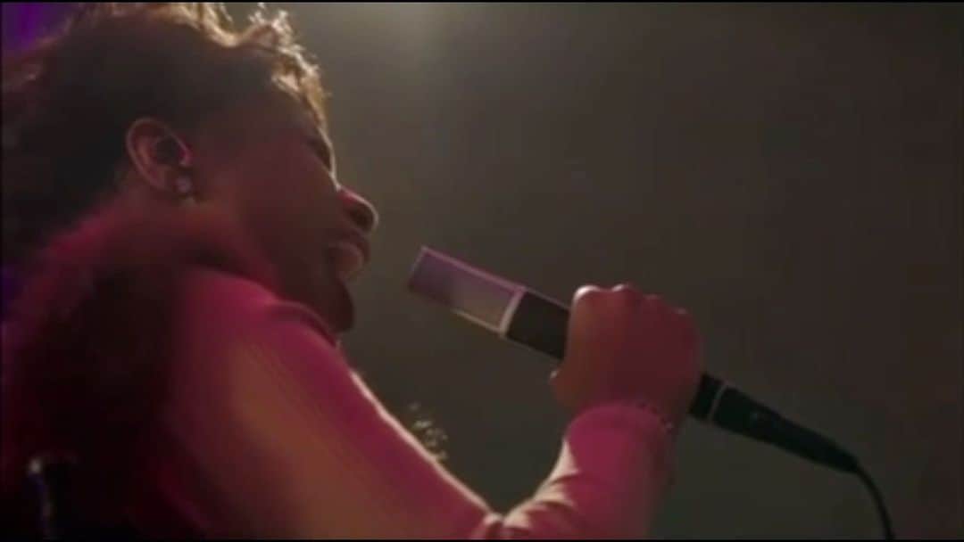 ジェニファー・ハドソンのインスタグラム：「This song was on my heart today . Thankful for his amazing grace !」