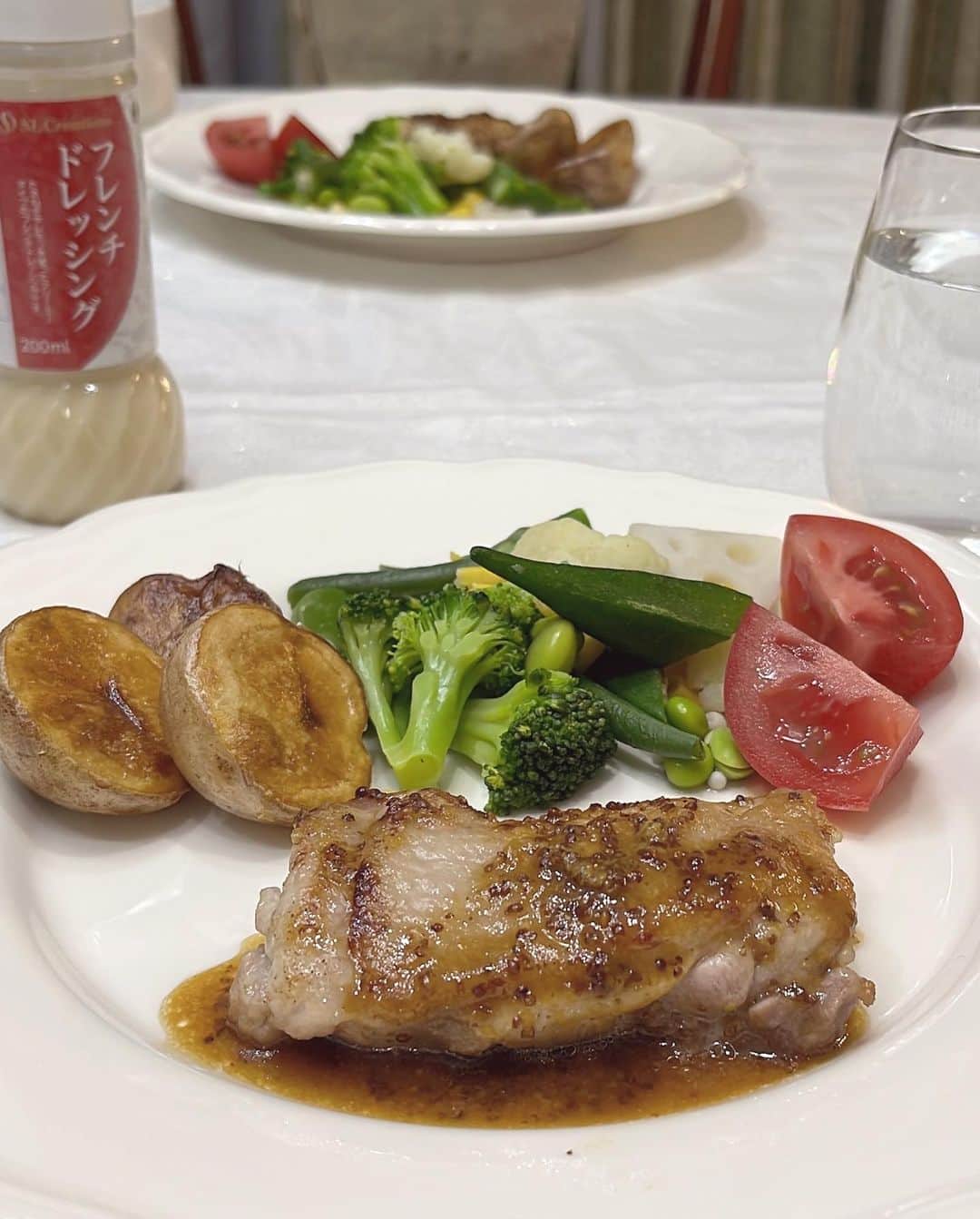 水谷雅子さんのインスタグラム写真 - (水谷雅子Instagram)「美味しい鶏肉を使った3品紹介しますね！ 簡単に作れますので早速晩ごはんに作ってみて下さいね❣️😉👍🍴 ⭐️鶏肉のカレー風味のエスニックグラタン ⭐️ハニーマスタードチキンソテー ⭐️鶏肉のサワーカレー煮込み レシピは詳しくアメブロ、masakoサロン見て下さいね。😉 ストーリーからもタッチしていただくと飛びます。 #鶏肉#4xミート#チキン料理 #鶏肉のカレー風味のエスニックグラタン #ハニーマスタードチキンソテー #鶏肉のサワーカレー煮込み #エスエルクリエーションズ #安心安全な食材#お取り寄せ #slcreationsのある暮らし #slcreations #冷凍食品#宅配冷凍食品#品質こだわり #無添加#z's-menu #水谷雅子#水谷雅子beautybook50の私 @slcreations_official」4月18日 11時03分 - mizutanimasako