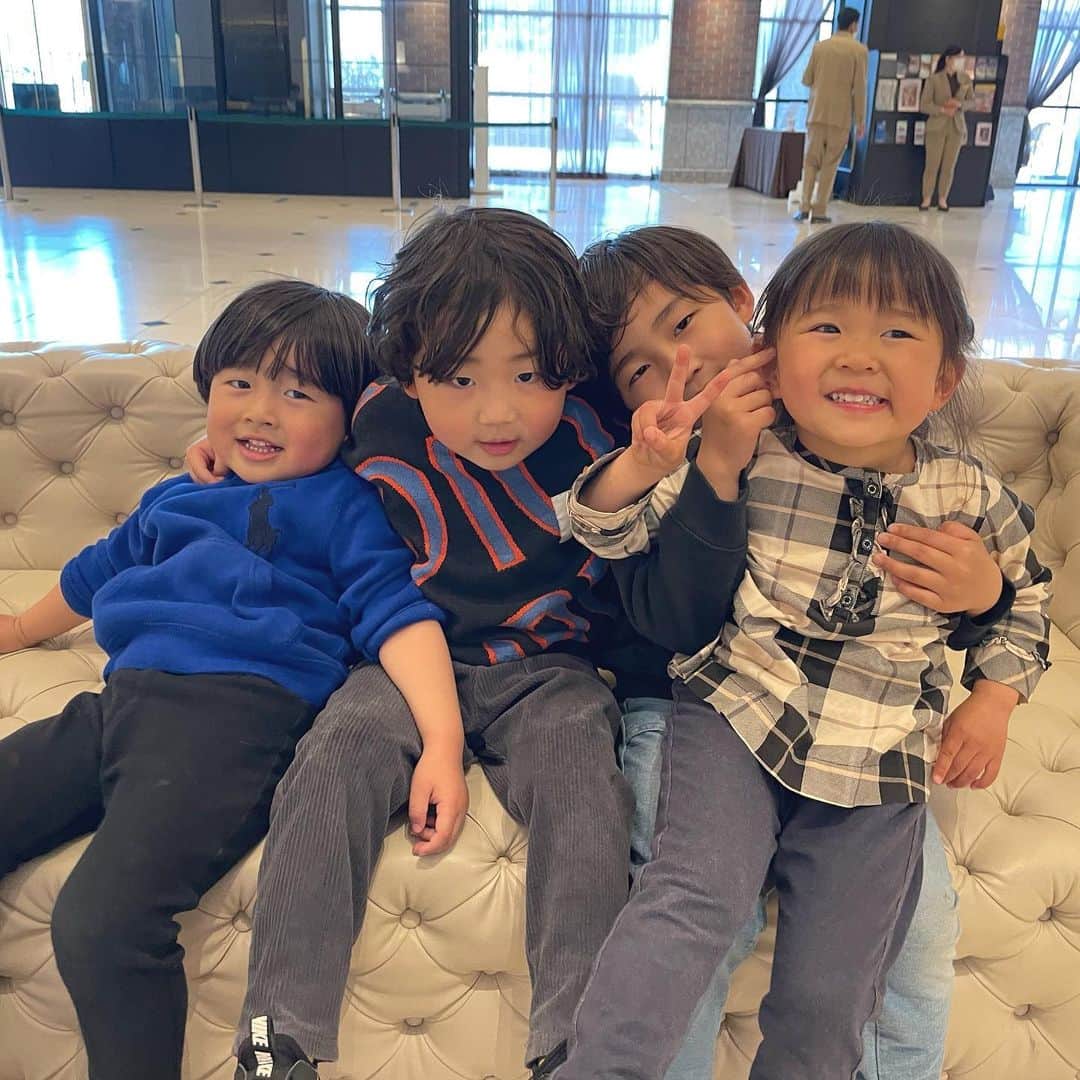 しょうやんさんのインスタグラム写真 しょうやんinstagram いとこ 昨日はいとこ 公園でピクニックからの ホテルでジェラートでした Youtube撮影は回さず 撮影なしの家族時間も大切 さぁ今週もがんばりまっしょ しょうやん男三兄弟 男三兄弟 三兄弟