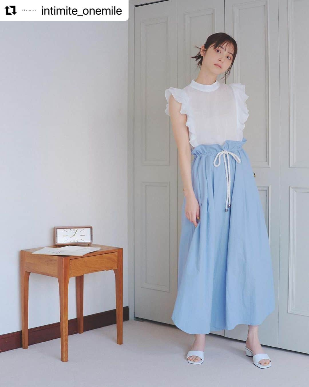 佐々木希さんのインスタグラム写真 - (佐々木希Instagram)「#Repost @intimite_onemile with @make_repost ・・・ . 【New Arrival】 -Gaucho Pants-  ✔︎透けにくく適度なハリ感のある表面感もきれいな素材を使用したボトムスです。 ✔︎ウエストのロープをアクセントにしたワイドシルエットのガウチョパンツ。 ✔︎裾はラウンドカットにしてボリュームのあるラインに軽さを出しています。 ✔︎ウエストを絞るとフリル状になるので、トップスをインしてご着用いただくのがおすすめスタイルです。  ガウチョパンツ ¥23,100（税込） #iNtimité #iNtimite #アンティミテ #madeinjapan #onemilewear #2022SS #ボトムス #ガウチョパンツ #ワイドパンツ #コットン #フリルデザイン #ロープリボン  #ラウンドカット #ライトグレー #ベージュ #サックスブルー」4月18日 12時07分 - nozomisasaki_official