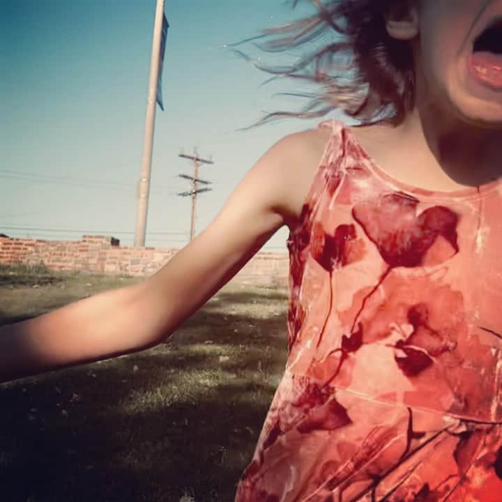 レイク・ベルのインスタグラム：「happy Easter/Passover. Move slow and tackle your loved ones.」