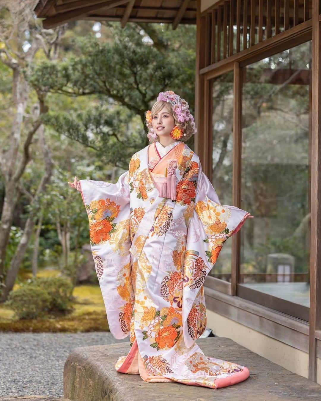 チャナナ沙梨奈のインスタグラム：「金髪チャナ👩🏻‍🦰  @zenkyotowasou   #Zen京都 #京都 #着物 #和装」